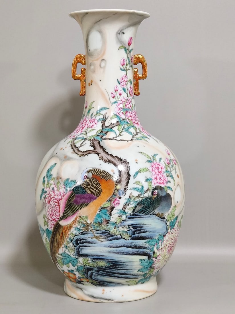 An Exquisite Chinese cloud pattern amphorae