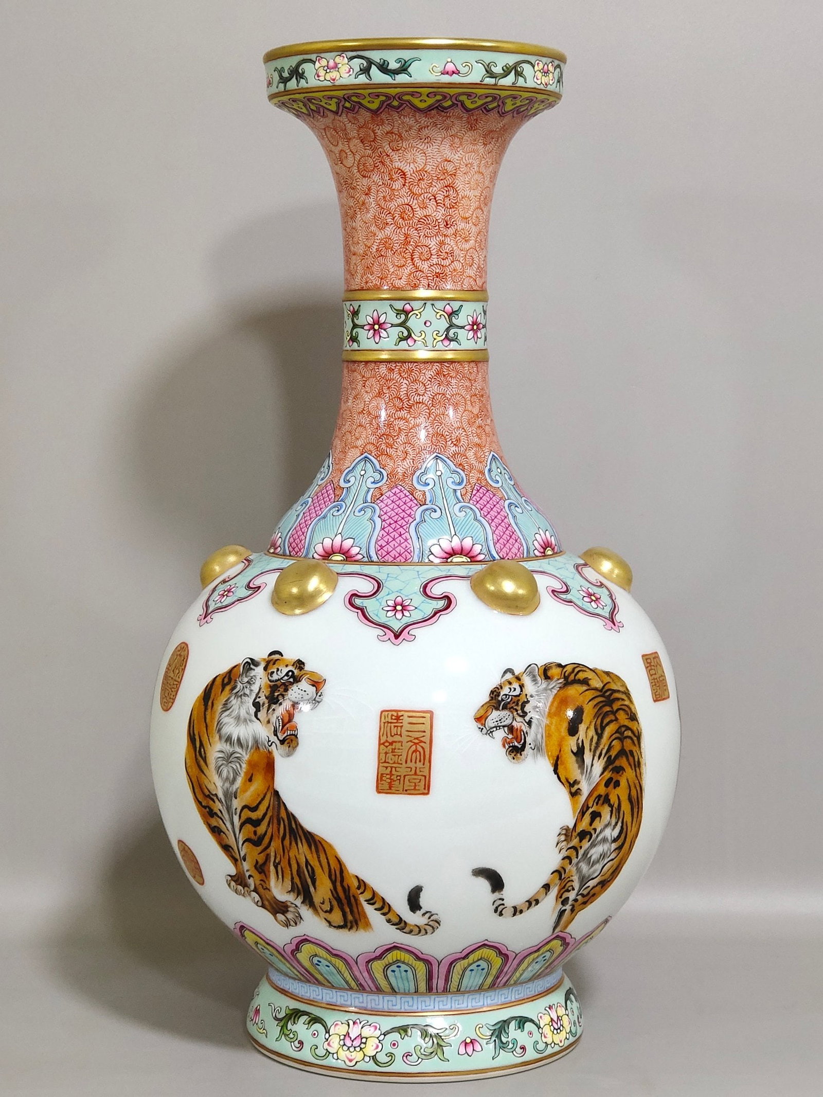 An Exquisite Chinese Five Blessings Poems Long-necked Bottle: Size: Height 33.7 cm - Width 18 cm Materials: Porcelain Dynasty: Qing dynasty Inscription: Qianlong Mark Object: bottle