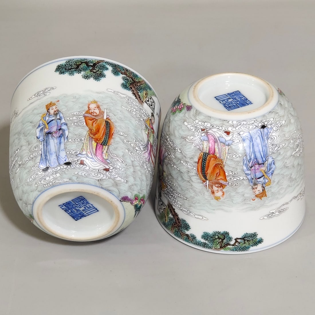 An Exquisite Chinese a cup depicting Emperor: Size: Width 8.2 cm - Height 7.3 cm Materials: Porcelain Dynasty: Qing dynasty Inscription: Qianlong Mark Object: cup