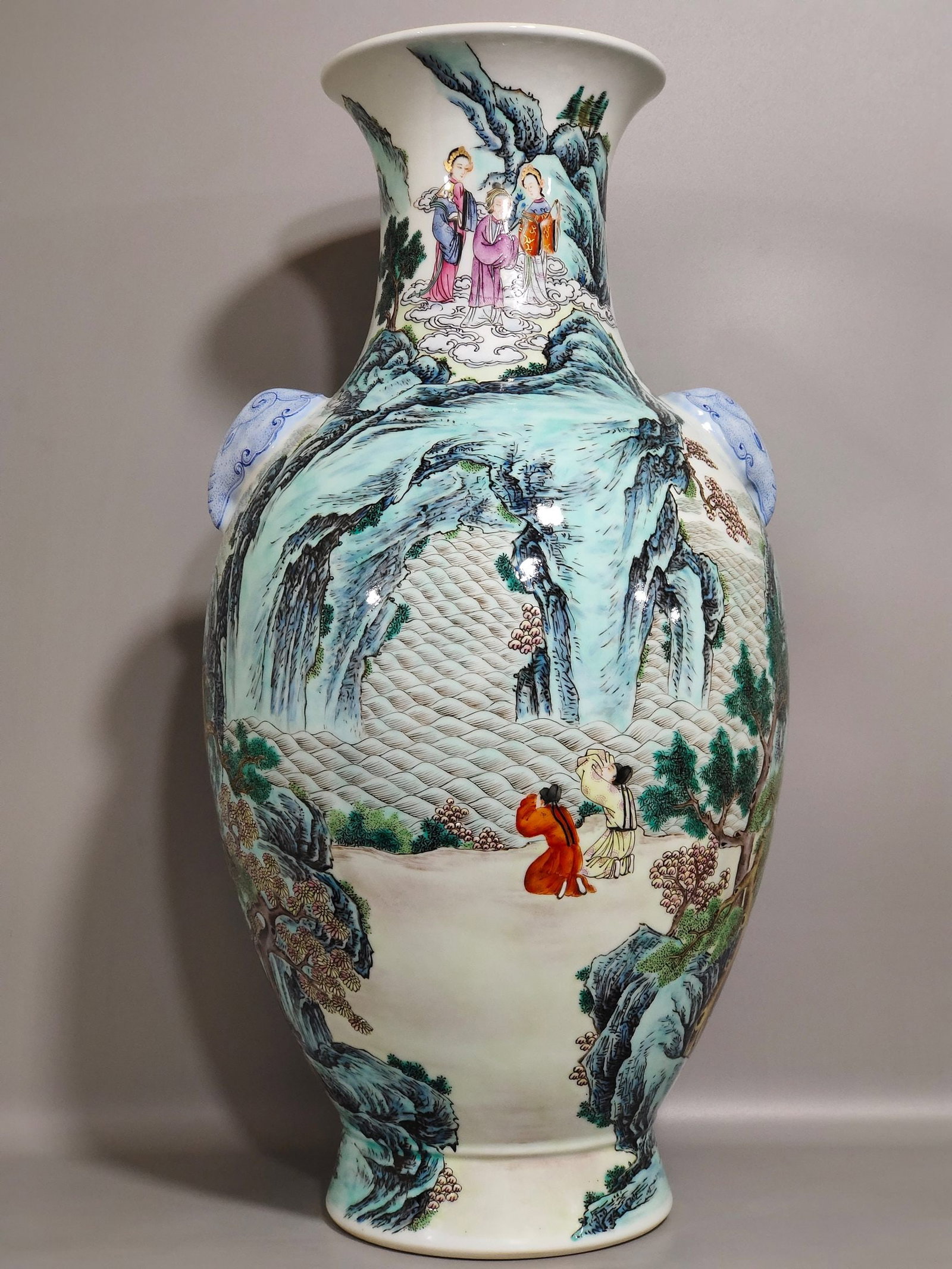 An Exquisite Chinese character story amphora (1 of 9)