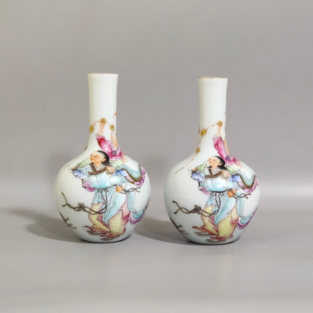 An Exquisite Chinese charactersAnd stories combined with two immortals small celestial vase (1 of 9)