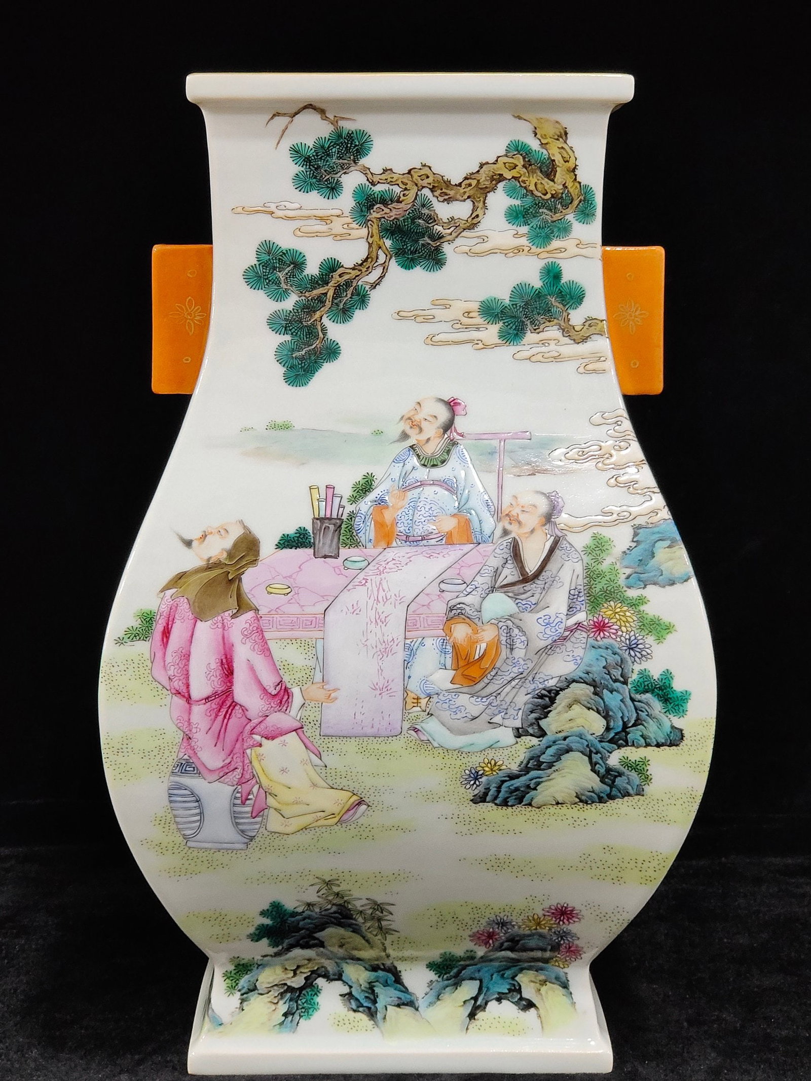 An Exquisite Chinese character story square amphorae: Size: Height 38 cm - Width 23 cm Materials: Porcelain Dynasty: Qing dynasty Inscription: Qianlong Mark Object: amphora