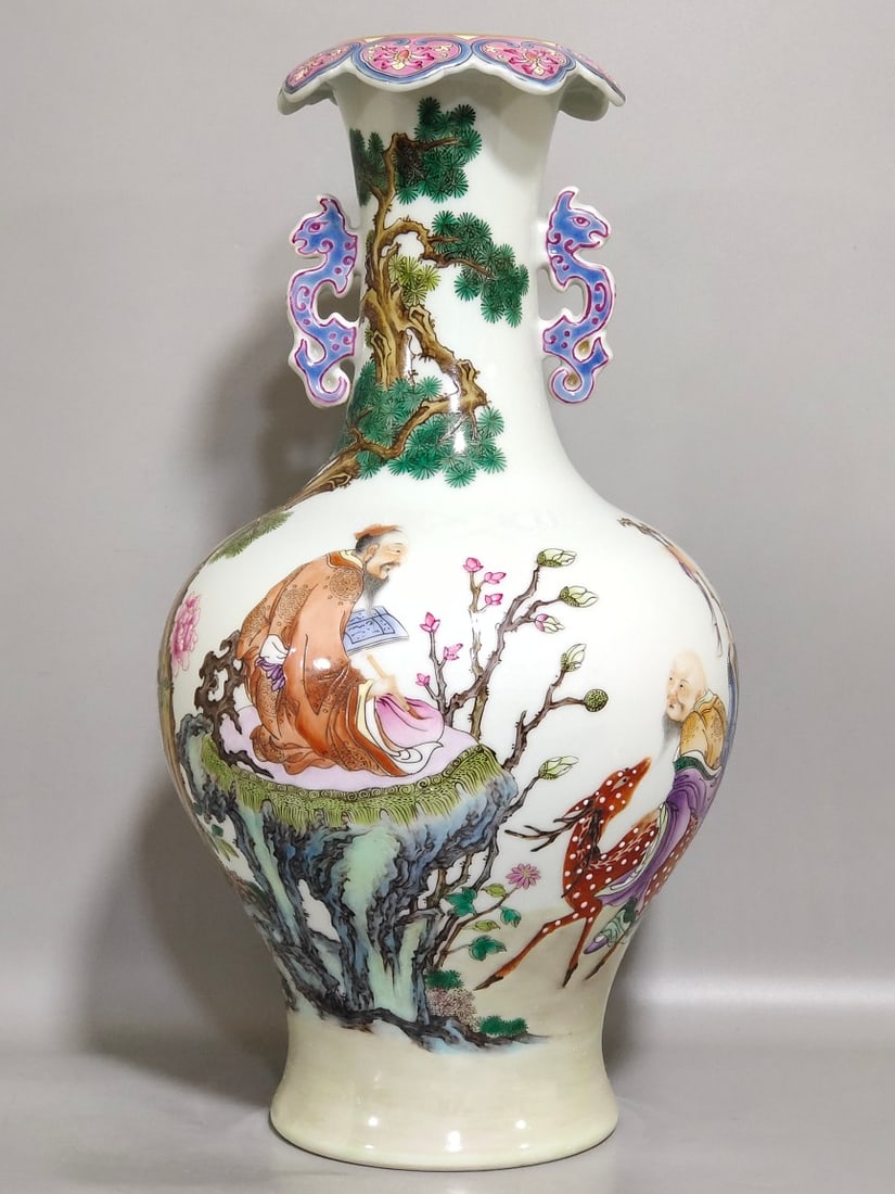 An Exquisite Chinese character story amphora: Size: Height 36 cm - Width 18 cm Materials: Porcelain Dynasty: Qing dynasty Inscription: Qianlong Mark Object: amphora