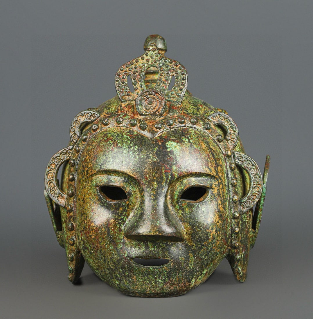 An Exquisite Chinese Bronze Mask Helmet: Size: Height 25 cm - Width 20 cm Materials: Bronze Dynasty: Han dynasty Attribution: 1st to 3rd-C Object: Bell