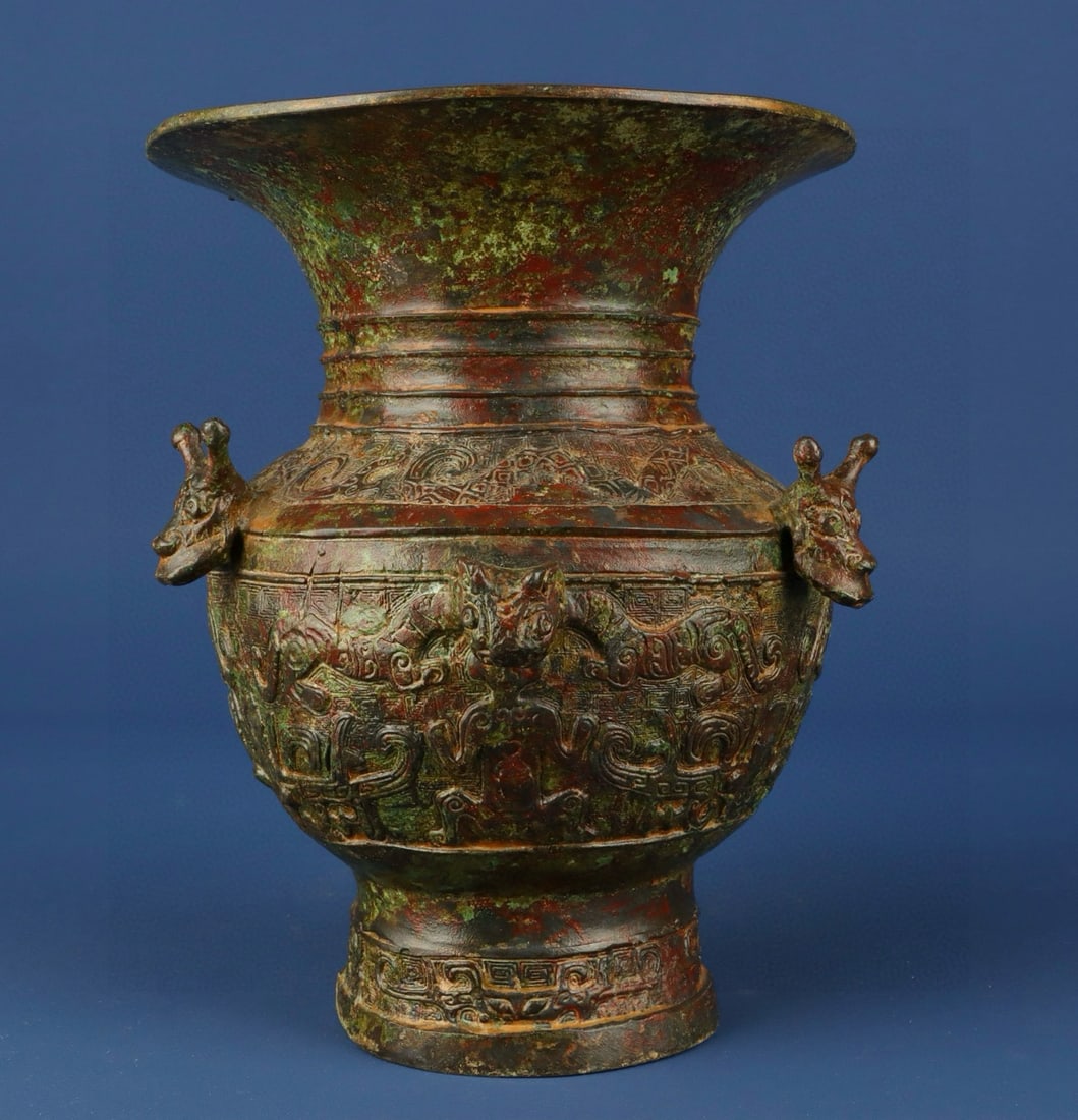 An Exquisite Chinese Bronze Dragon and Tiger Zun: Size: Height 21 cm - Width 17 cm Materials: Bronze Dynasty: zhou dynasty Attribution: 700-BC Object: Bell