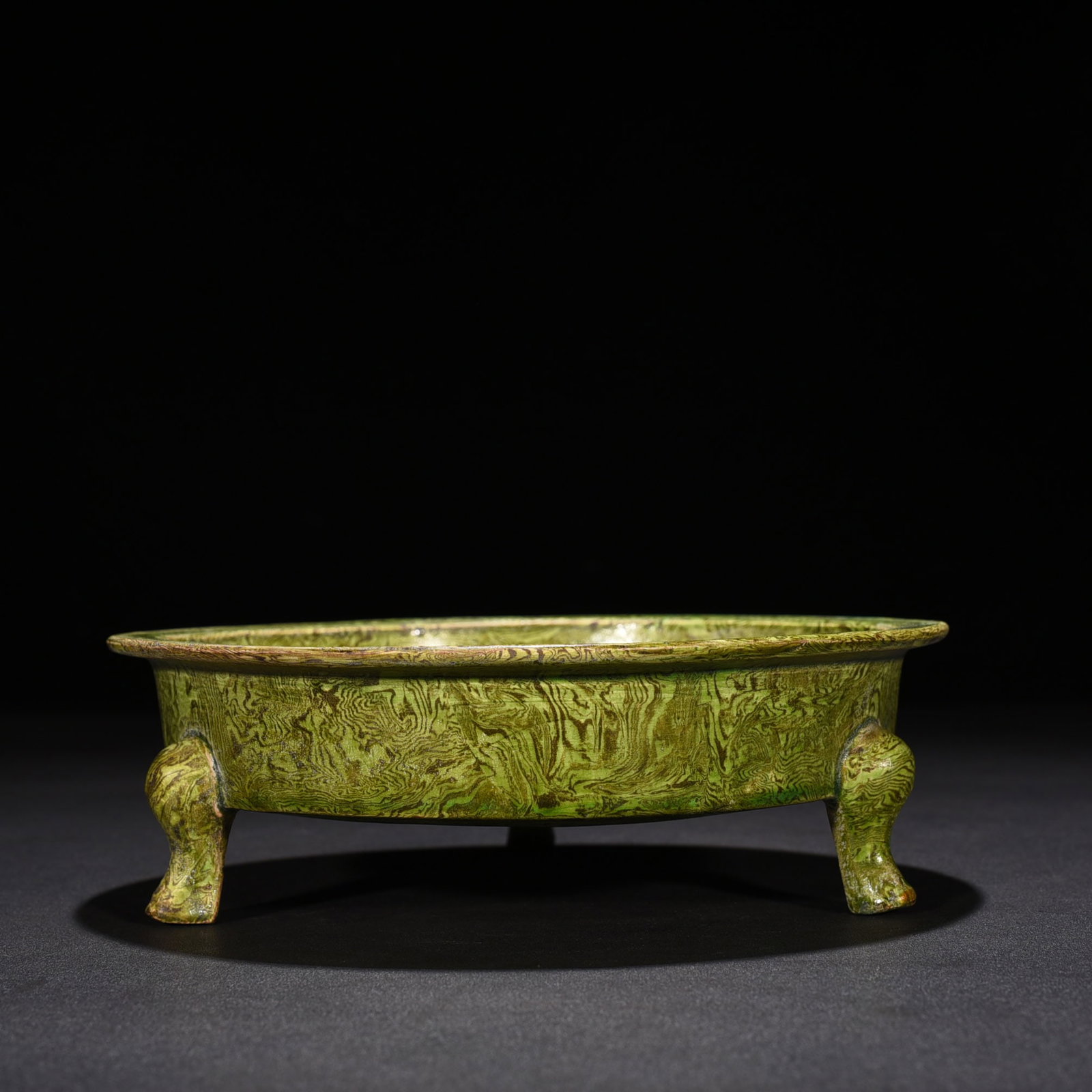 An Exquisite Chinese Kiln Green glaze twisted tire washer: Size: Height 6 cm - Widthh 19.5 cm Materials: Porcelain Dynasty: Song Dynasty Attribution: 10th-C period Object: washer