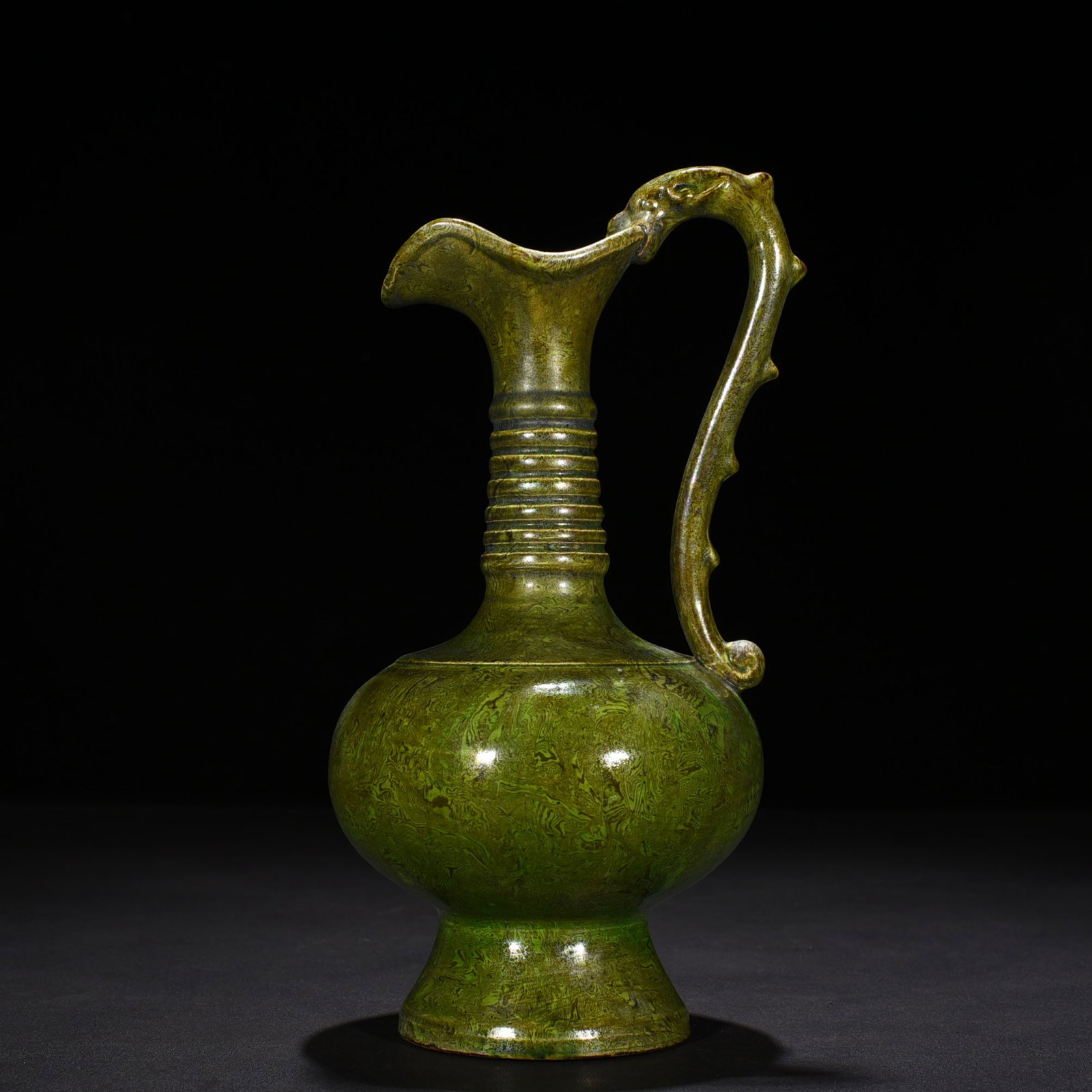 An Exquisite Chinese Dangyangyu kiln green glaze vase: Size: Height 25 cm - Widthh 12 cm Materials: Porcelain Dynasty: Song Dynasty Attribution: 10th-C period Object: vase