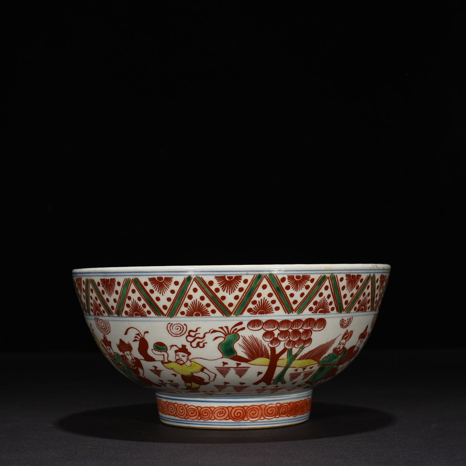 An Exquisite Chinese colorful Kongming bowl: Size: Height 10 cm - Widthh 20 cm Materials: Porcelain Dynasty: Ming Dynasty Attribution: Wanli Mark Object: bowl