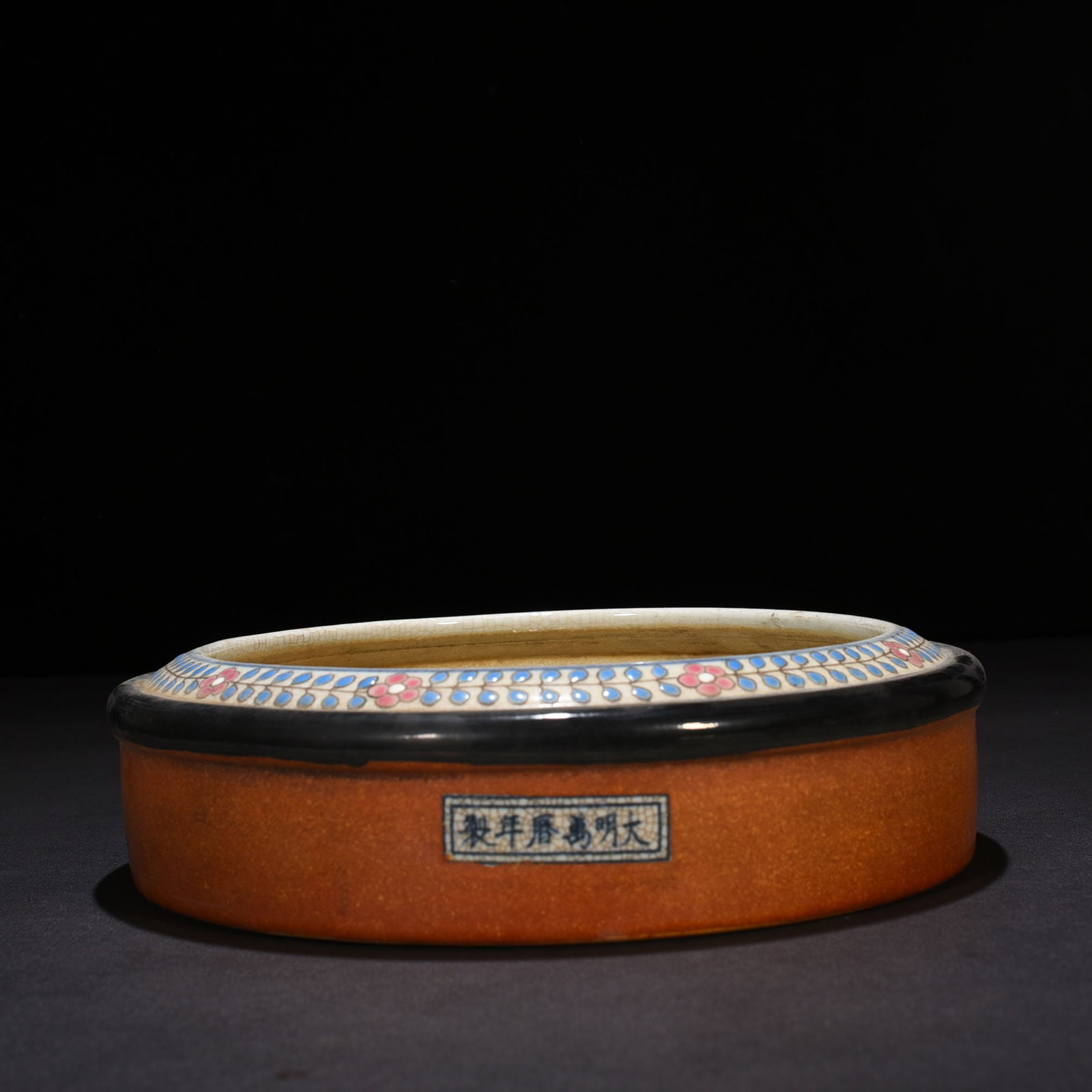 An Exquisite Chinese colorful round washer: Size: Height 6 cm - Widthh 25 cm Materials: Porcelain Dynasty: Ming Dynasty Attribution: Wanli Mark Object: washer