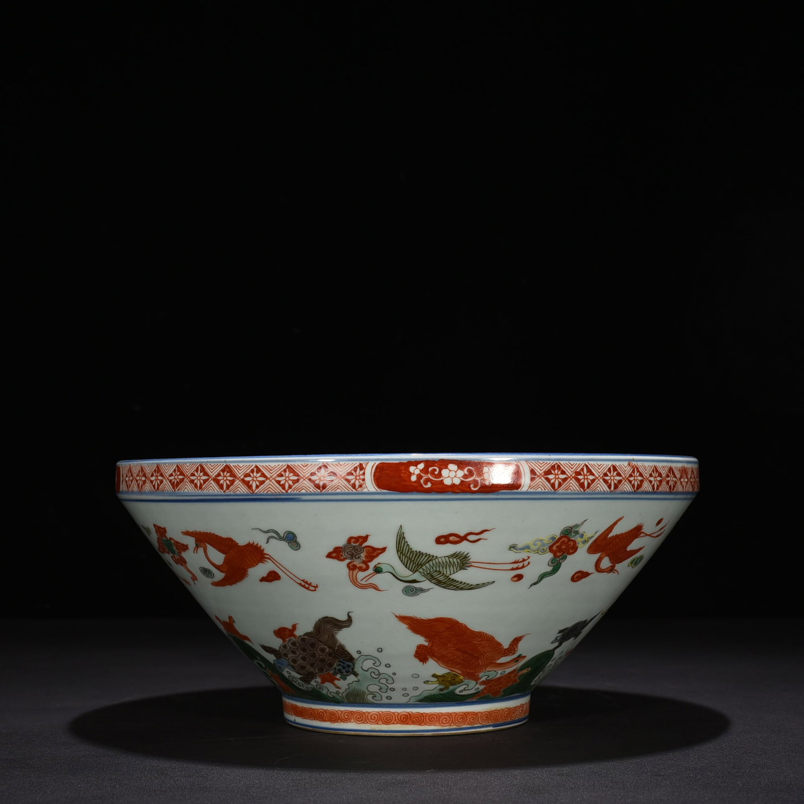 An Exquisite Chinese multi colored sea bowl: Size: Height 14.5 cm - Widthh 23 cm Materials: Porcelain Dynasty: Ming Dynasty Attribution: Wanli Mark Object: bowl
