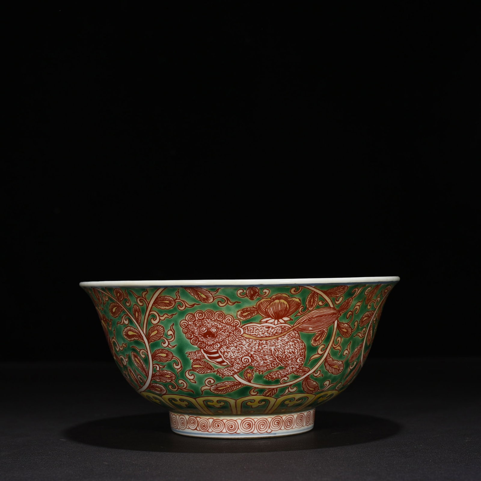 An Exquisite Chinese multi colored bowl: Size: Height 10 cm - Widthh 20 cm Materials: Porcelain Dynasty: Ming Dynasty Attribution: Wanli Mark Object: bowl