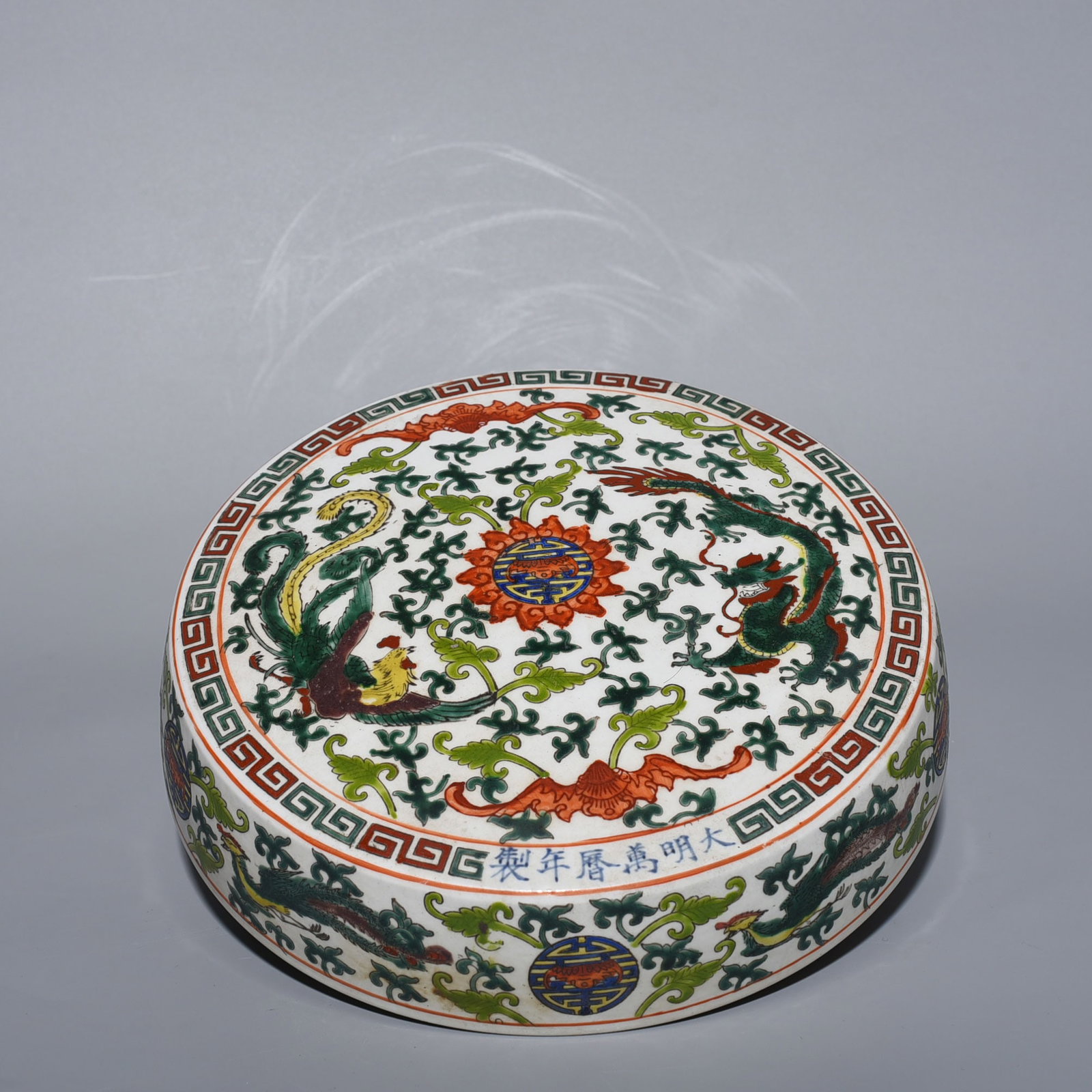 An Exquisite Chinese multi colored box - 3