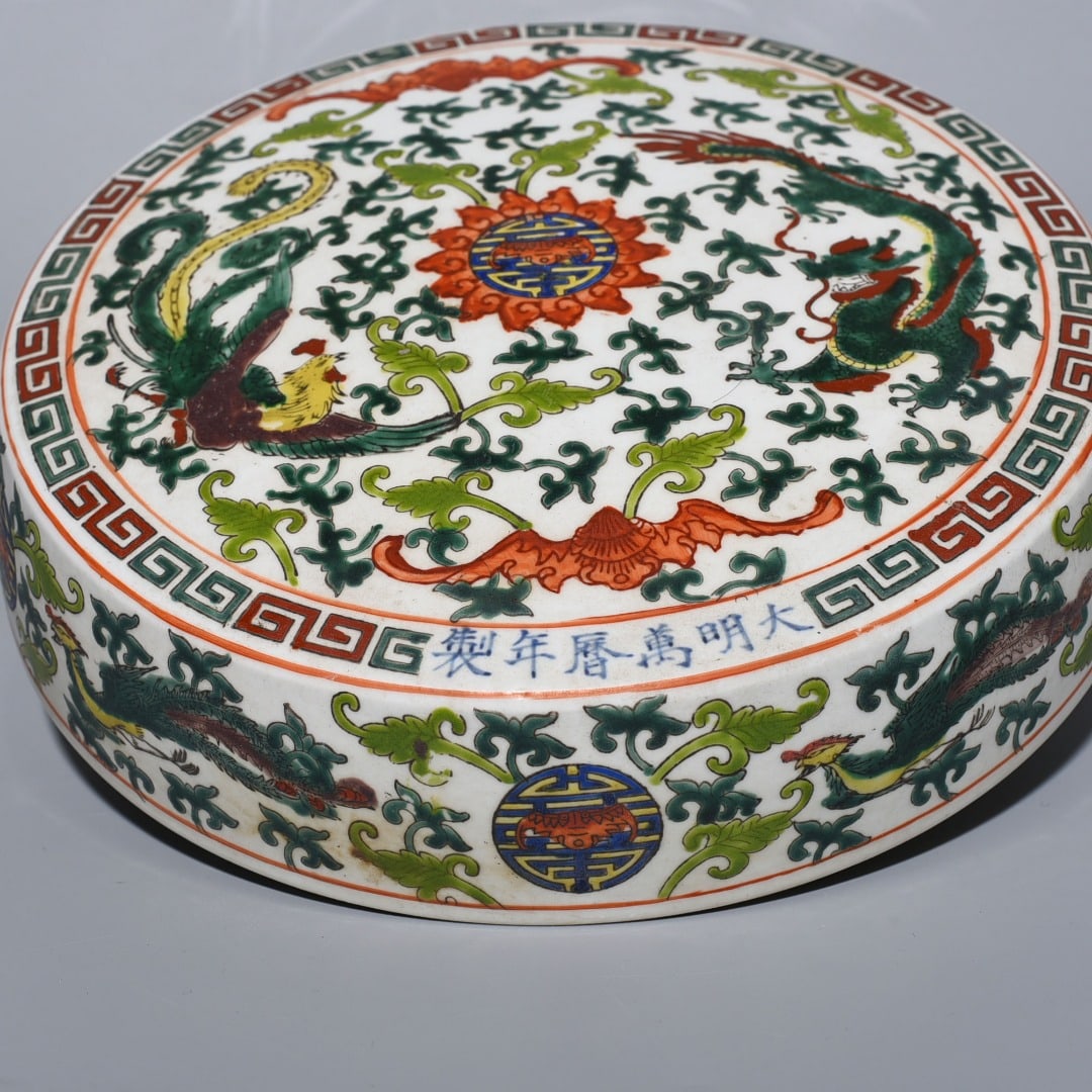 An Exquisite Chinese multi colored box - 4