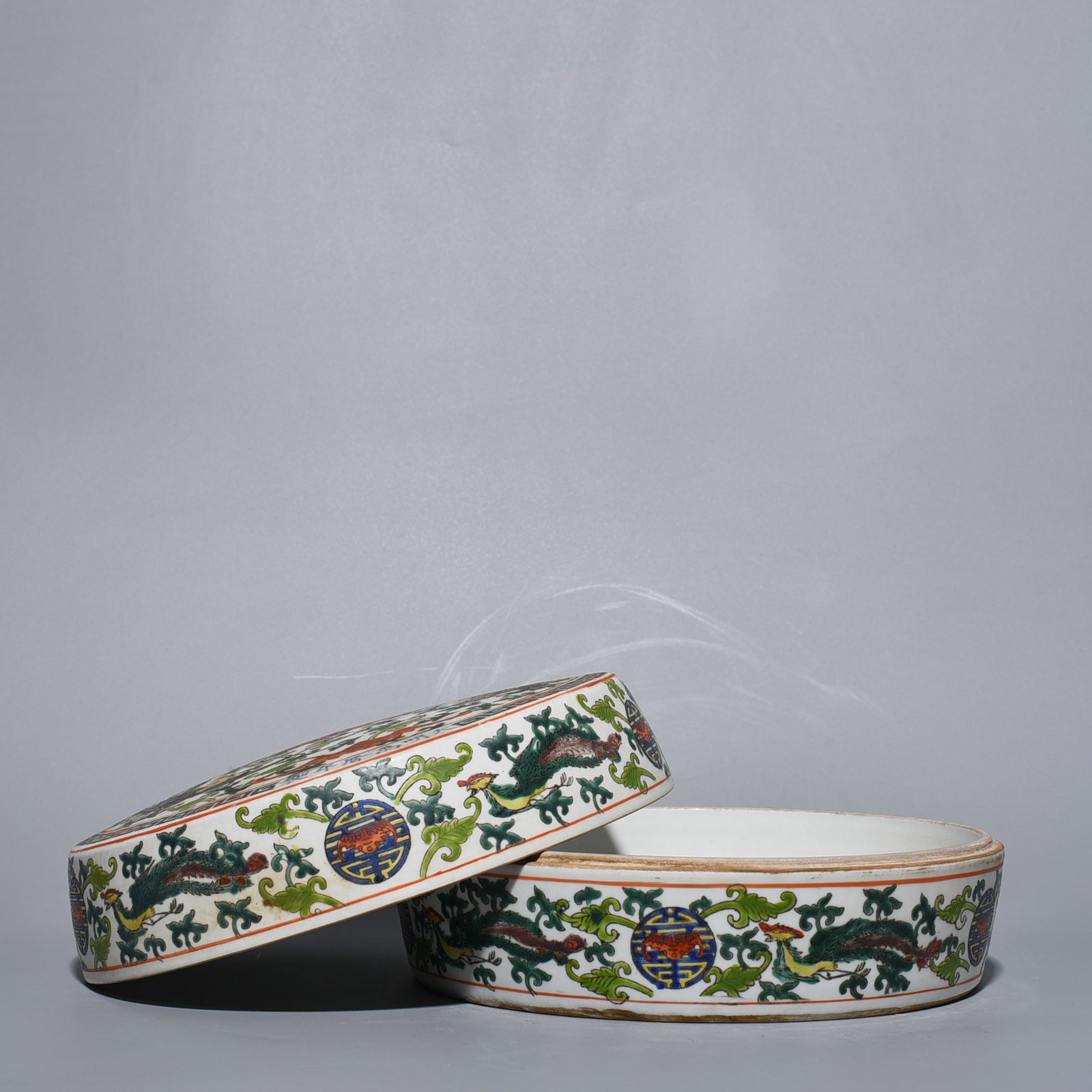 An Exquisite Chinese multi colored box - 6