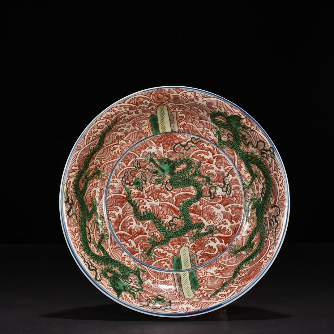 An Exquisite Chinese multi colored dragon pattern plate: Size: Height 6 cm - Widthh 25 cm Materials: Porcelain Dynasty: Ming Dynasty Attribution: Wanli Mark Object: plate