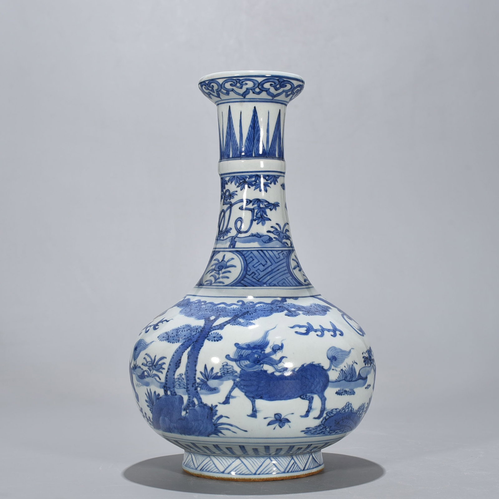 An Exquisite Chinese Changchun stylAnimal pattern bottle (1 of 9)