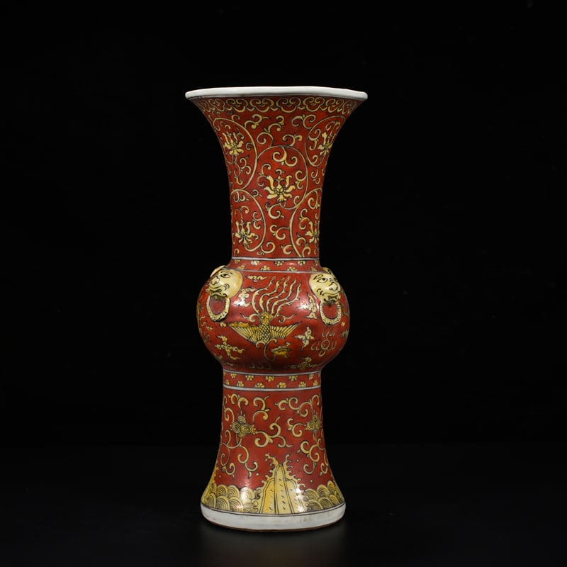 An Exquisite Chinese red ground flower vase: Size: Height 34 cm - Widthh 14 cm Materials: Porcelain Dynasty: Ming Dynasty Attribution: Wanli Mark Object: vase