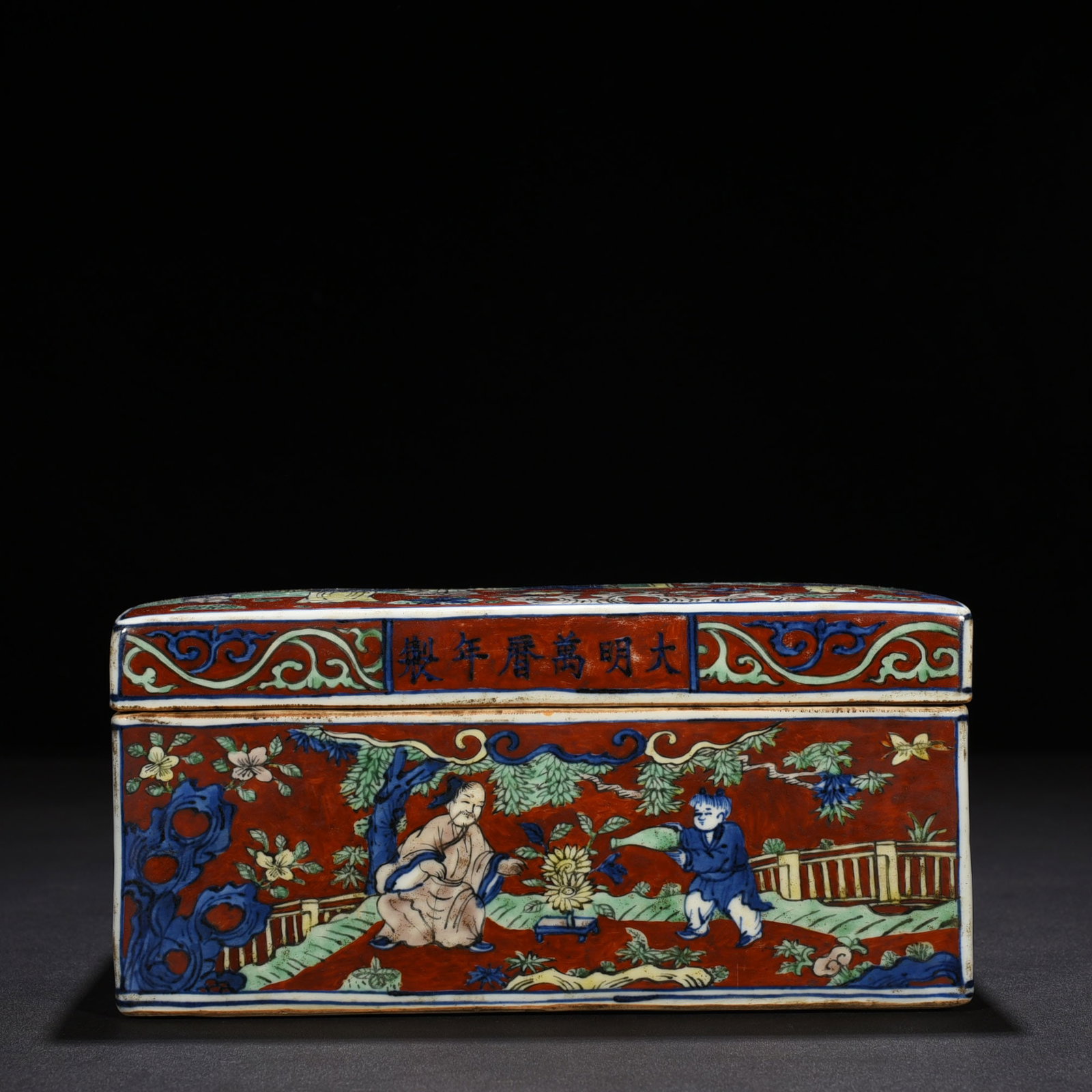 An Exquisite Chinese red ground blue and white multi colored box: Size: Height 12 cm - Widthh 10.5 cm Materials: Porcelain Dynasty: Ming Dynasty Attribution: Wanli Mark Object: box