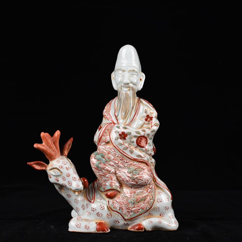 An Exquisite Chinese red and green statue: Size: Height 27 cm - Widthh 20 cm Materials: Porcelain Dynasty: Ming Dynasty Attribution: Wanli Mark Object: statue