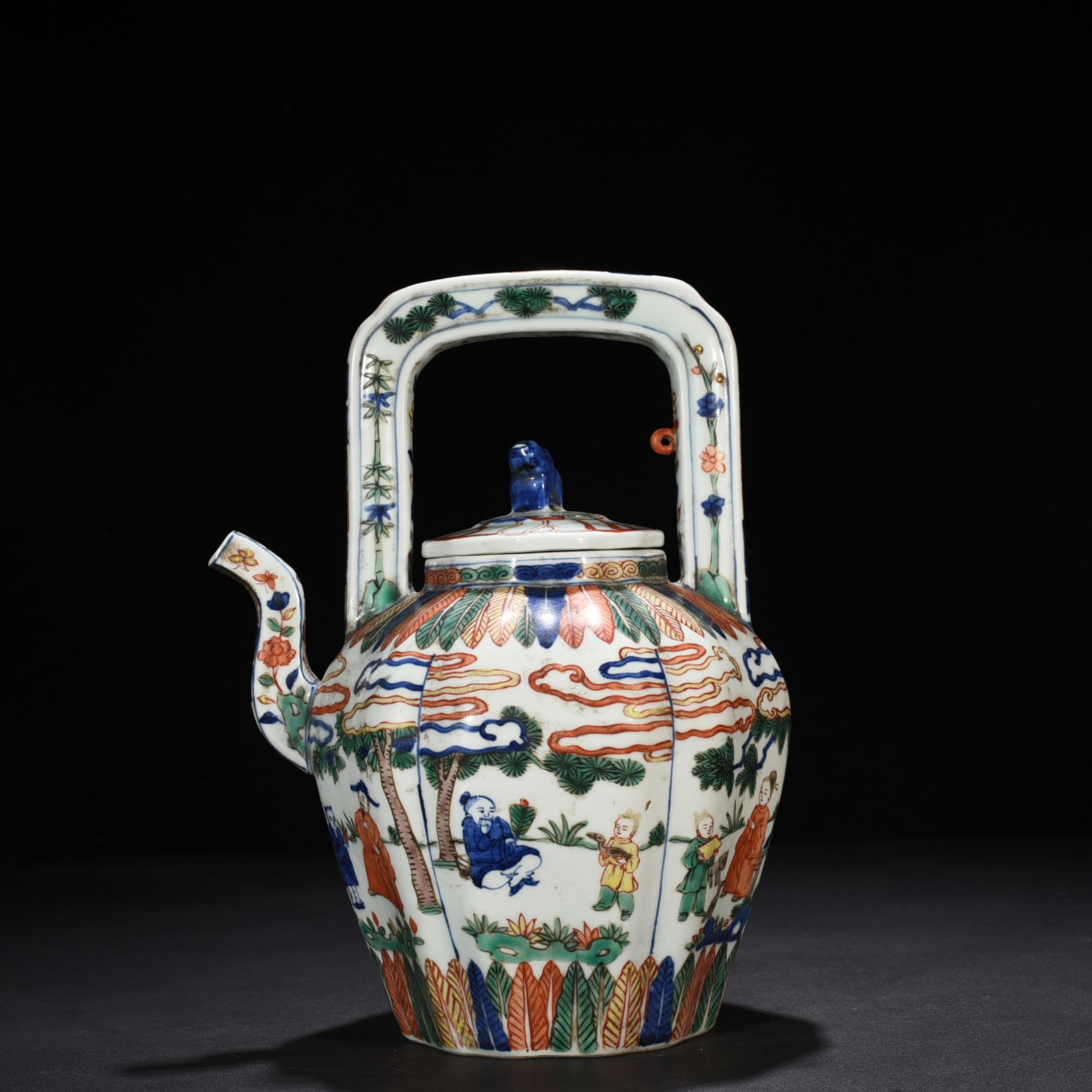 An Exquisite Chinese blue and white multi colored teapot: Size: Height 31 cm - Widthh 22 cm Materials: Porcelain Dynasty: Ming Dynasty Attribution: Wanli Mark Object: teapot