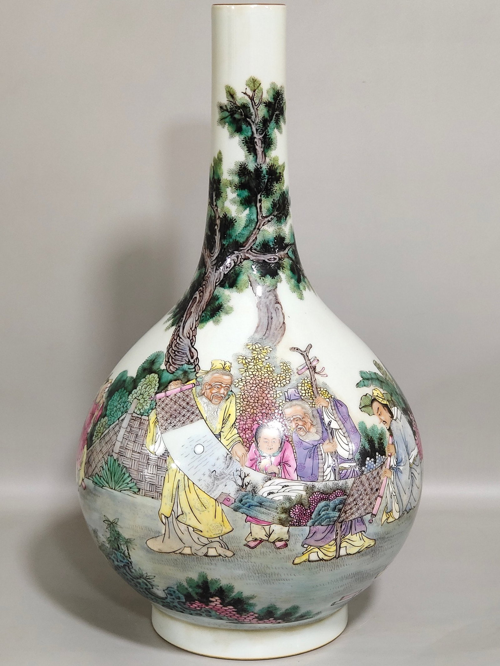 An Exquisite Chinese character story picture inscribed poem long-necked bottle (1 of 9)