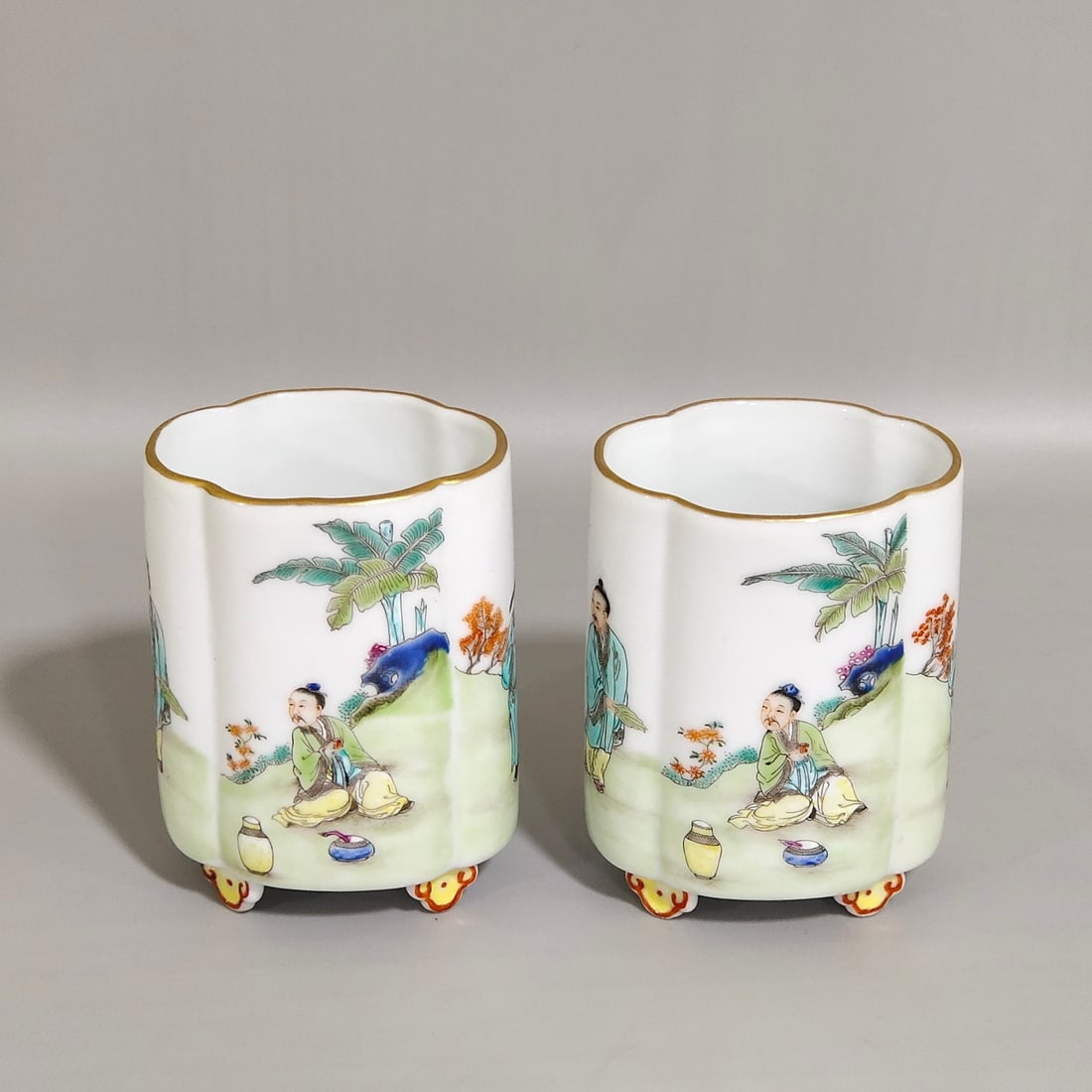An Exquisite Chinese character story pen holder: Size: Height 8 cm - Width 6 cm Materials: Porcelain Dynasty: Qing dynasty Inscription: Qianlong Mark Object: pen holder