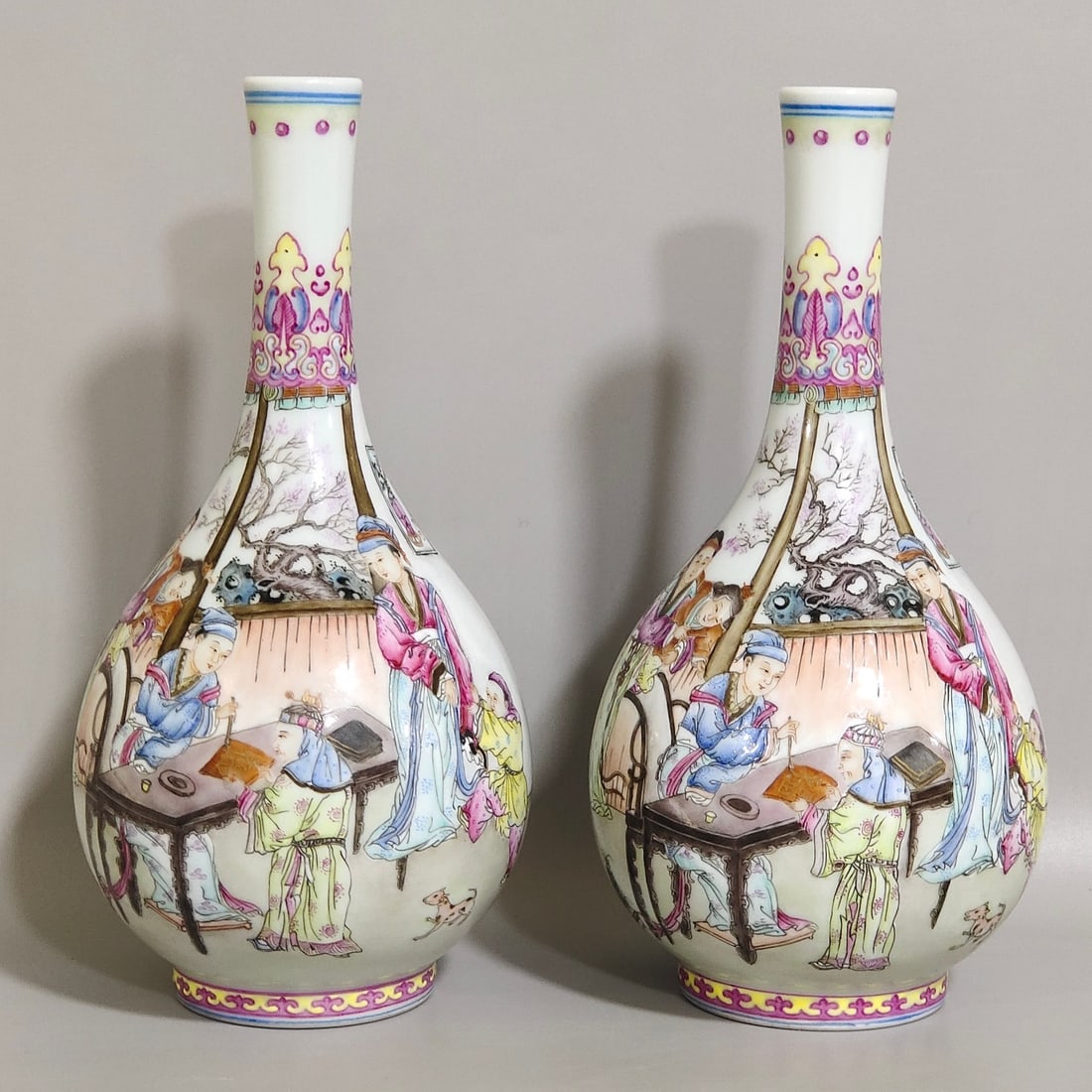 An Exquisite Chinese character story vase: Size: Height 16.5 cm - Width 8 cm Materials: Porcelain Dynasty: Qing dynasty Inscription: Qianlong Mark Object: vase