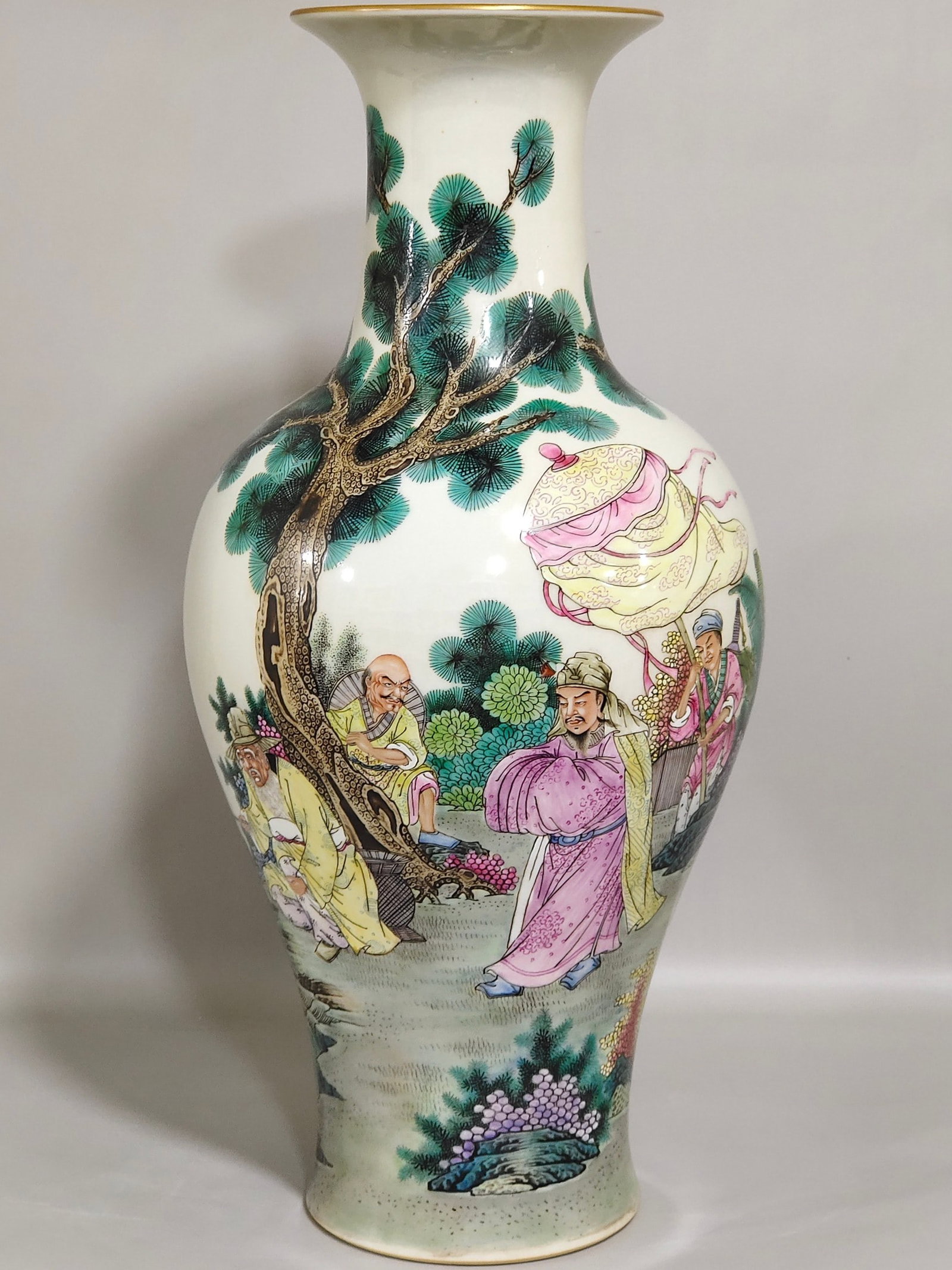 An Exquisite Chinese figure Wen Wang's visit to the wiseAnd inscribed poem vase: Size: Height 36.5 cm - Width 16 cm Materials: Porcelain Dynasty: Qing dynasty Inscription: Qianlong Mark Object: vase