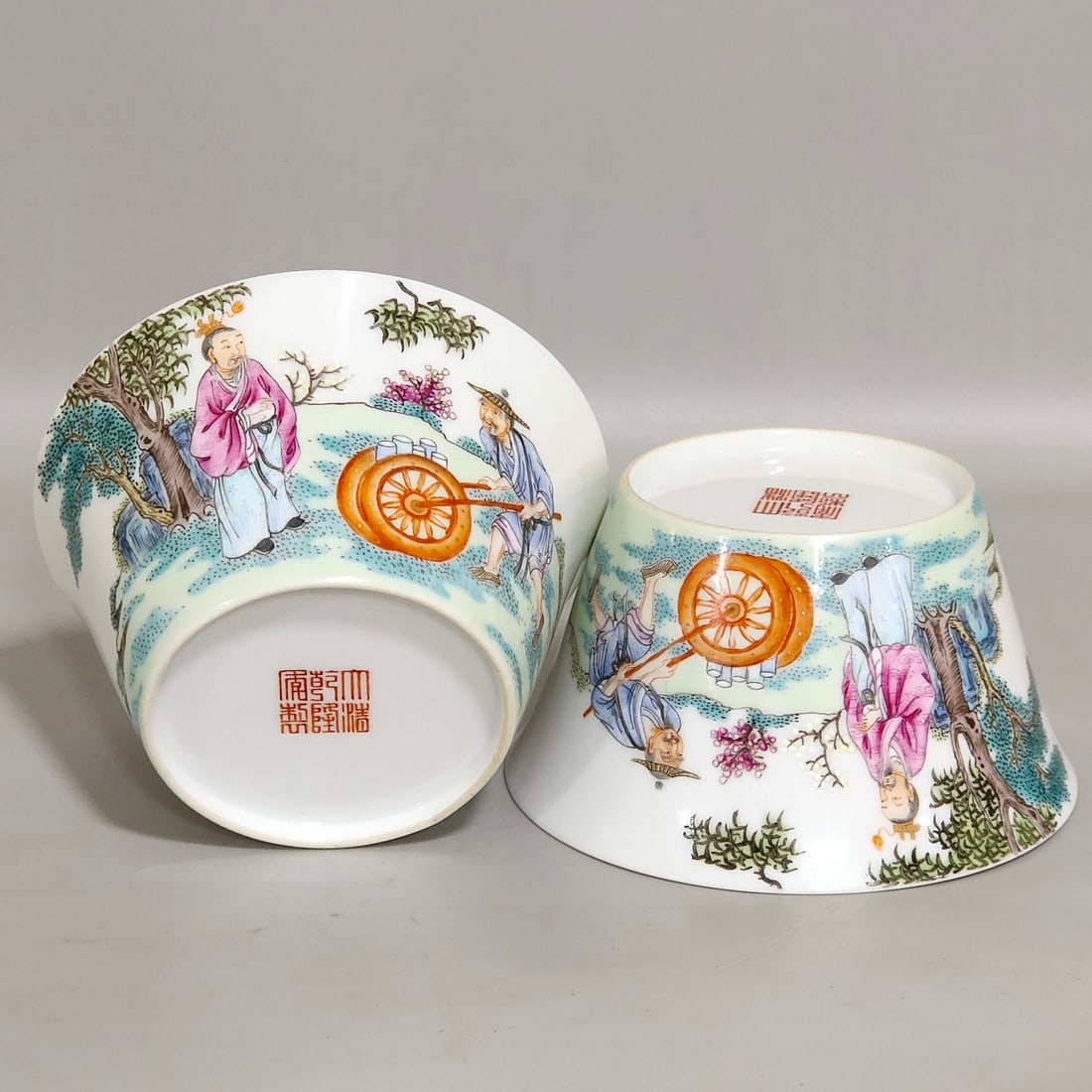 An Exquisite Chinese A thin cup with a poem written by Ruyang Sandou a figure: Size: Width 8.8 cm - Height 4.8 cm Materials: Porcelain Dynasty: Qing dynasty Inscription: Qianlong Mark Object: cup