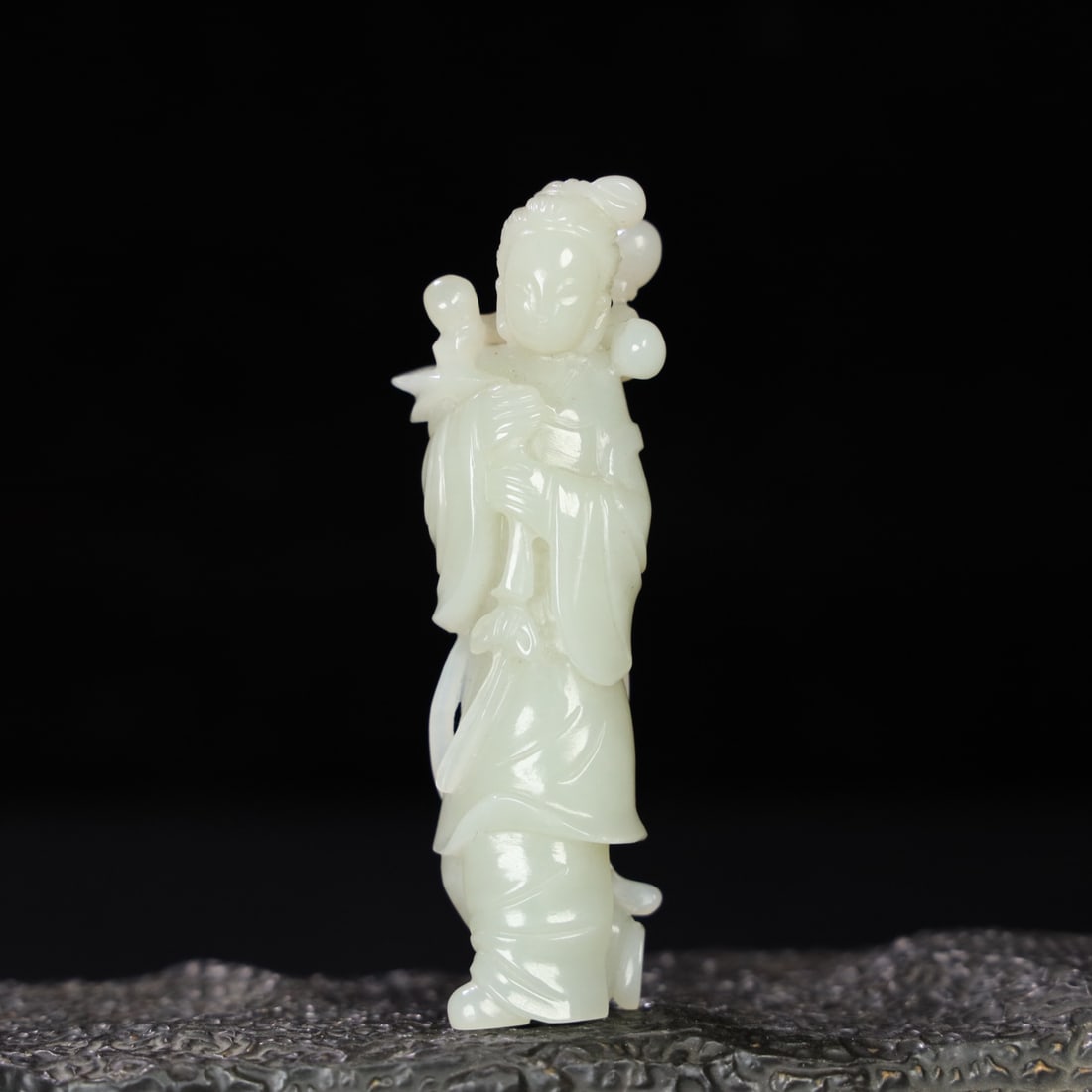 An Exquisite Chinese Natural Jade Carved Statue: Size: Height 8.3 cm - Width 3 cm Materials: Jade Dynasty: Qing dynasty Attribution: Qianlong Period Object: Statue