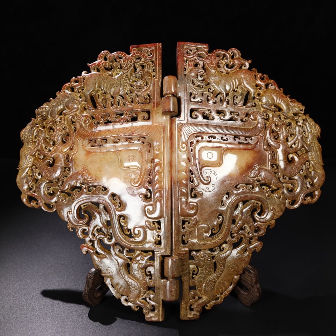 An Exquisite Chinese Natural Jade Carved masks: Size: Width 36 cm - Height 28 cm Materials: Jade Dynasty: Qing dynasty Attribution: Qianlong Period Object: masks