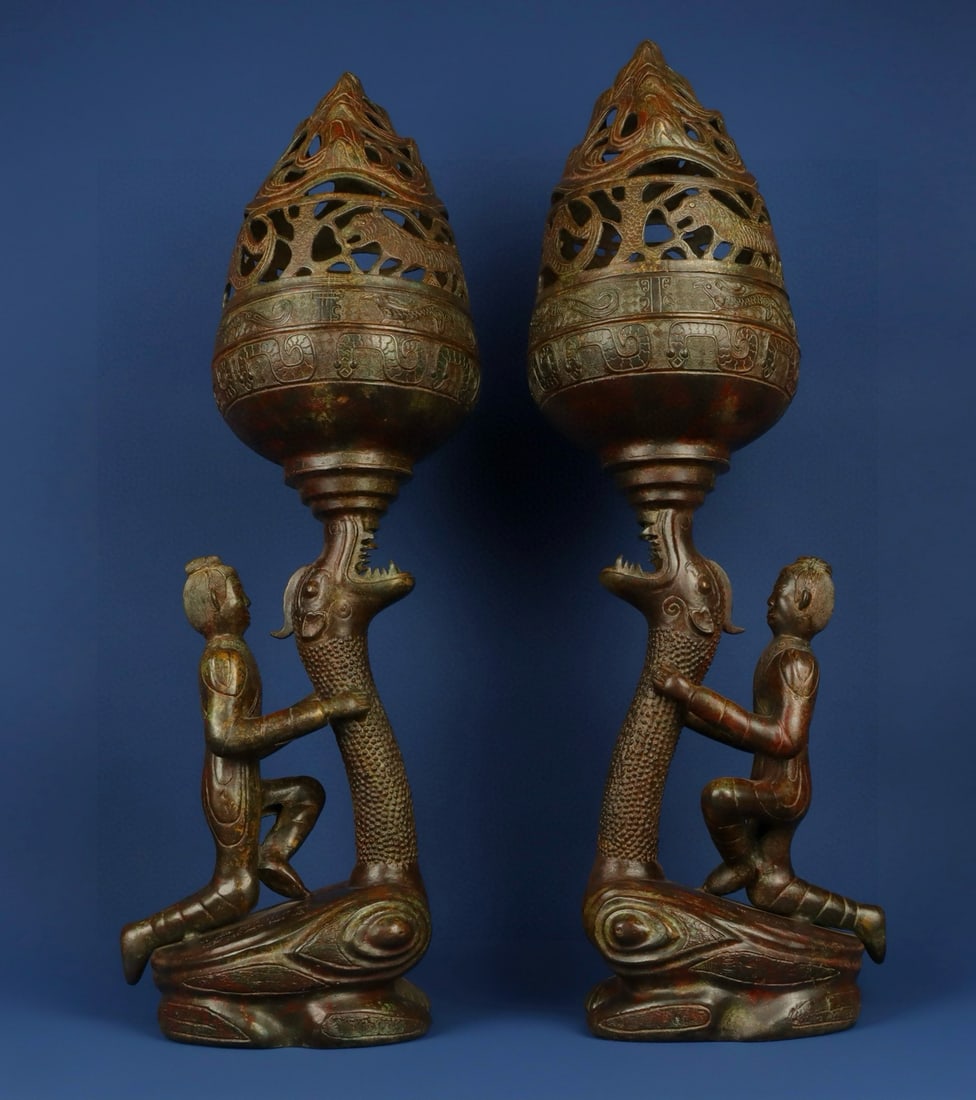 An Exquisite Chinese Pair of Bronze Kneeling Boshan Stoves: Size: Height 94 cm - Width 26 cm Materials: Bronze Dynasty: Han dynasty Attribution: 1st to 3rd-C Object: Bell