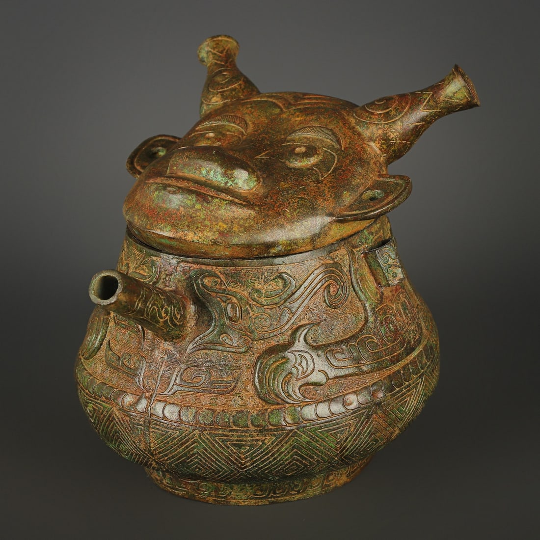 An Exquisite Chinese Bronze Human Face Pot: Size: Height 28 cm - Width 32 cm Materials: Bronze Dynasty: zhou dynasty Attribution: 700-BC Object: Bell