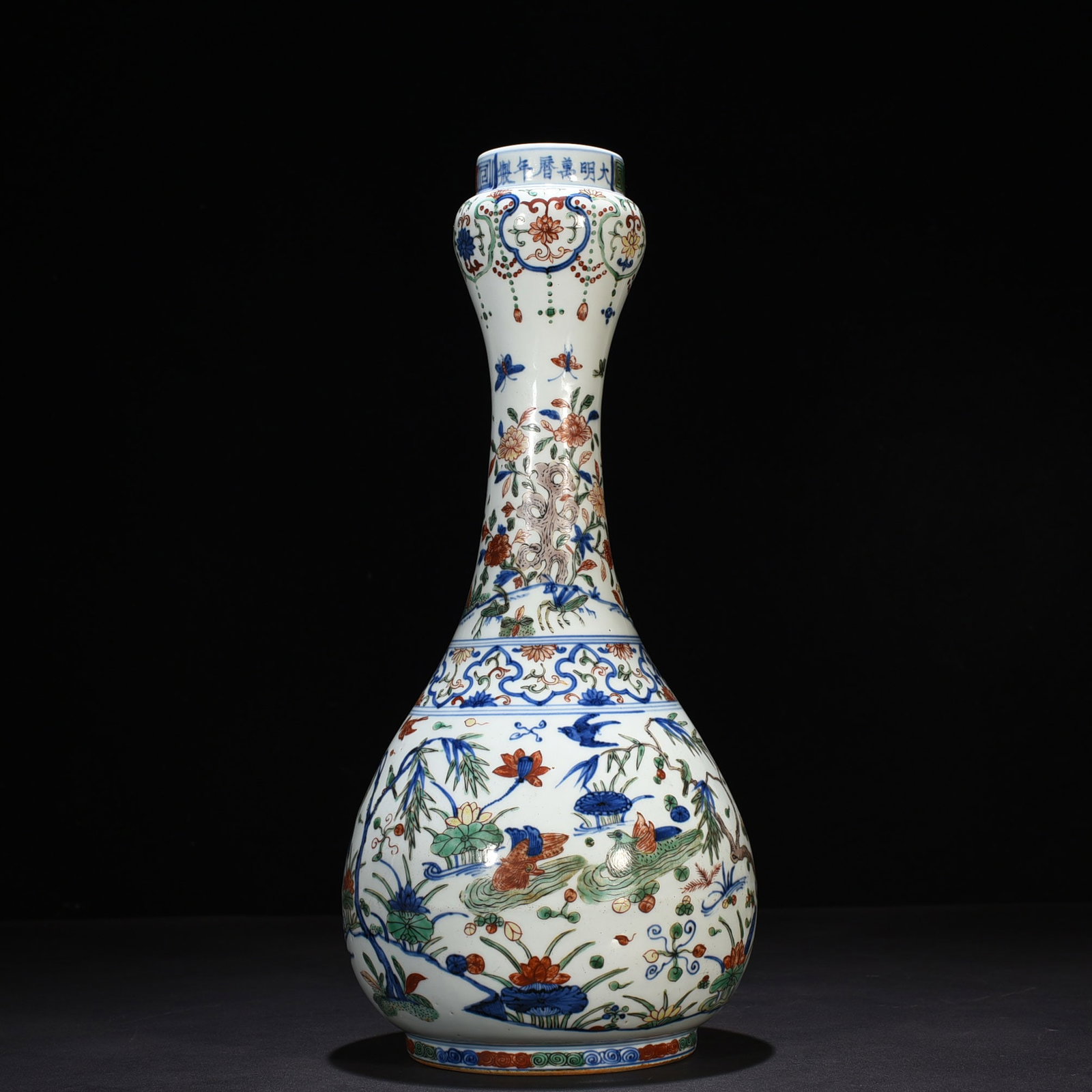 An Exquisite Chinese blue and white colorful garlic vase: Size: Height 46 cm - Widthh 20 cm Materials: Porcelain Dynasty: Ming Dynasty Attribution: Wanli Mark Object: vase