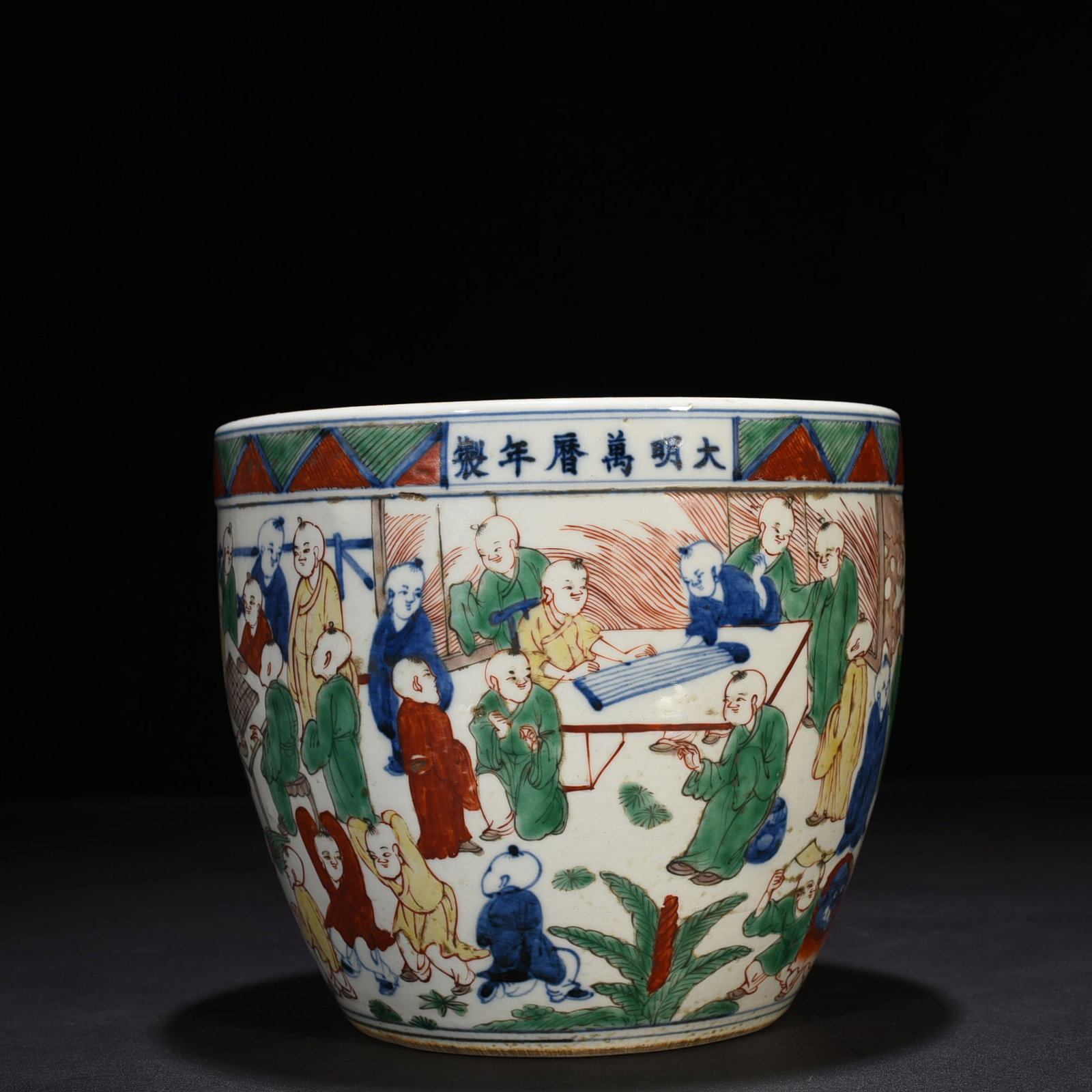 An Exquisite Chinese blue and white jar: Size: Height 5 cm - Widthh 20.5 cm Materials: Porcelain Dynasty: Ming Dynasty Attribution: Wanli Mark Object: jar