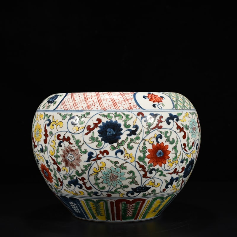An Exquisite Chinese blue and white colorful washer: Size: Height 20 cm - Widthh 25 cm Materials: Porcelain Dynasty: Ming Dynasty Attribution: Wanli Mark Object: washer