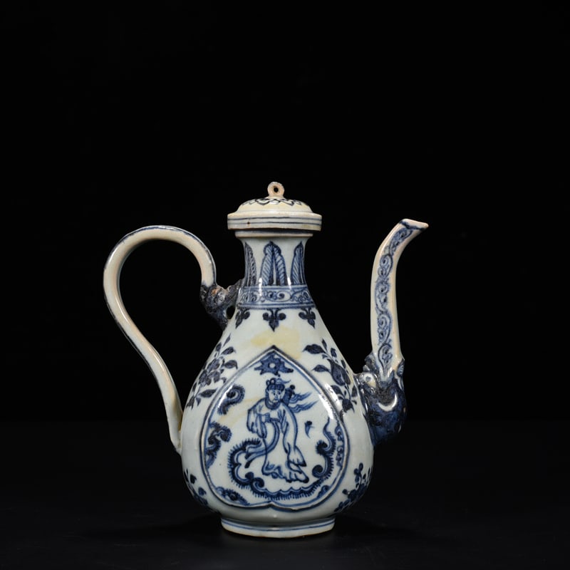 An Exquisite Chinese blue and white figure pattern holding pot: Size: Height 18 cm - Widthh 17 cm Materials: Porcelain Dynasty: Ming Dynasty Attribution: Wanli Mark Object: pot