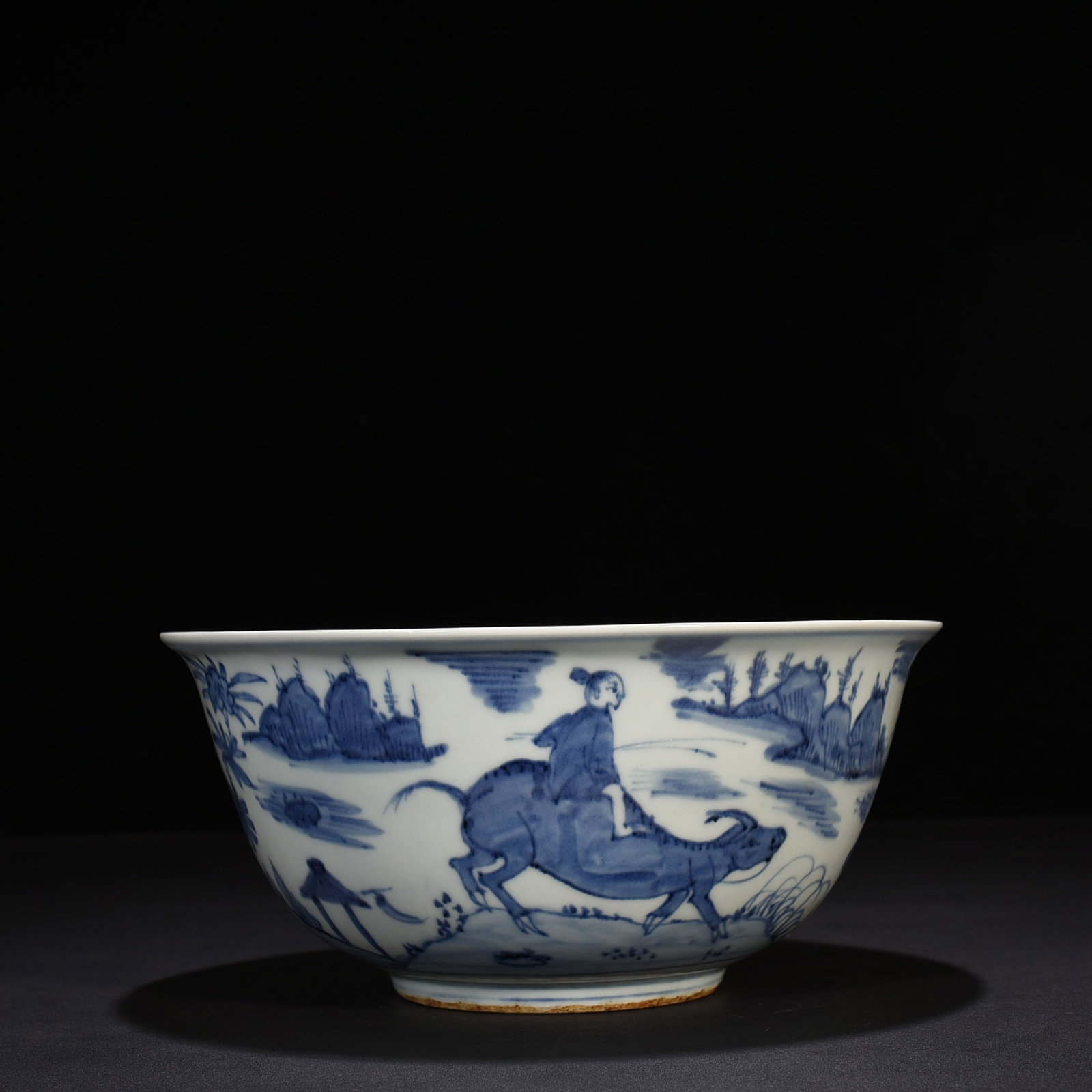 An Exquisite Chinese blue and white bowl: Size: Height 12 cm - Widthh 26 cm Materials: Porcelain Dynasty: Ming Dynasty Attribution: Wanli Mark Object: bowl