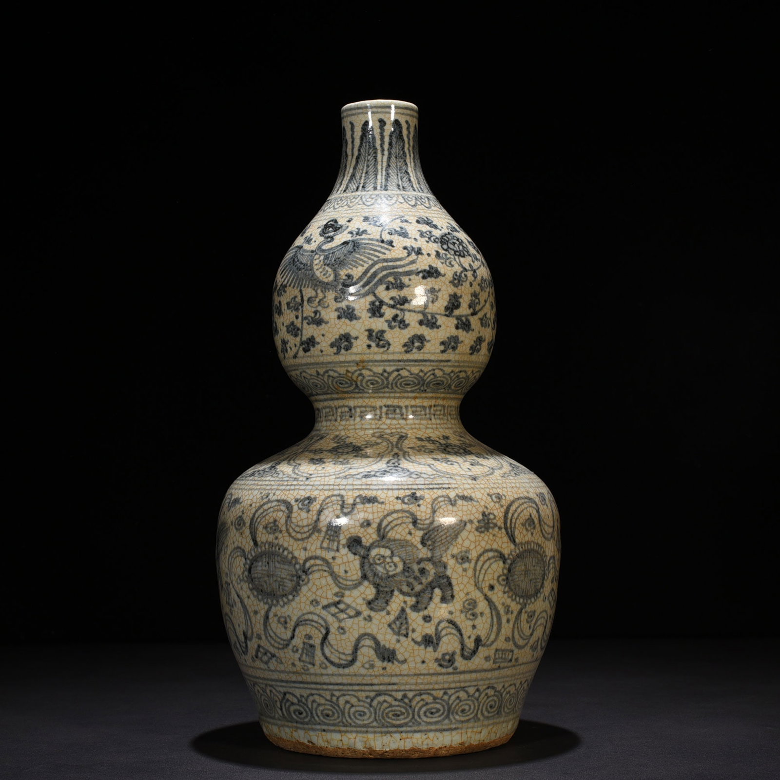 An Exquisite Chinese blue and white gourd vase (1 of 8)