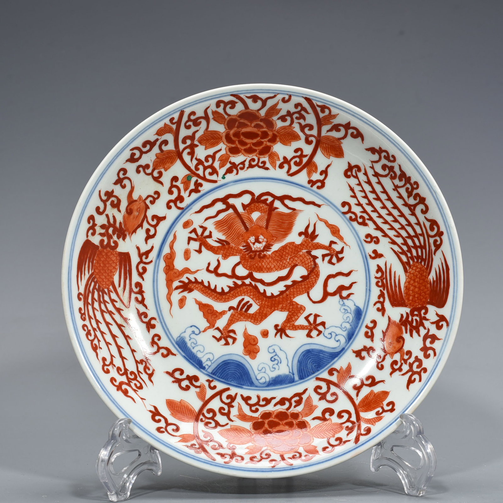 An Exquisite Chinese blue and white alum red plate: Size: Height 4 cm - Widthh 23 cm Materials: Porcelain Dynasty: Ming Dynasty Attribution: Wanli Mark Object: plate