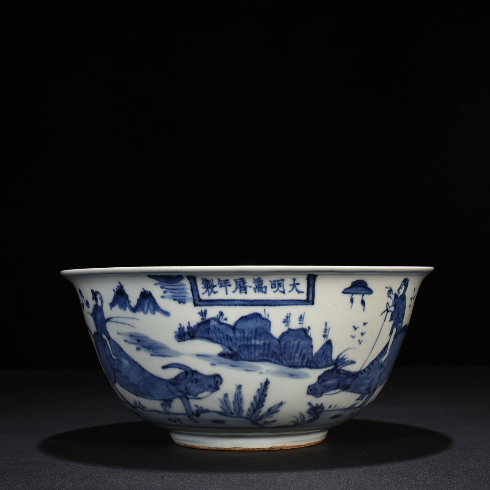 An Exquisite Chinese blue and white bowl (1 of 9)