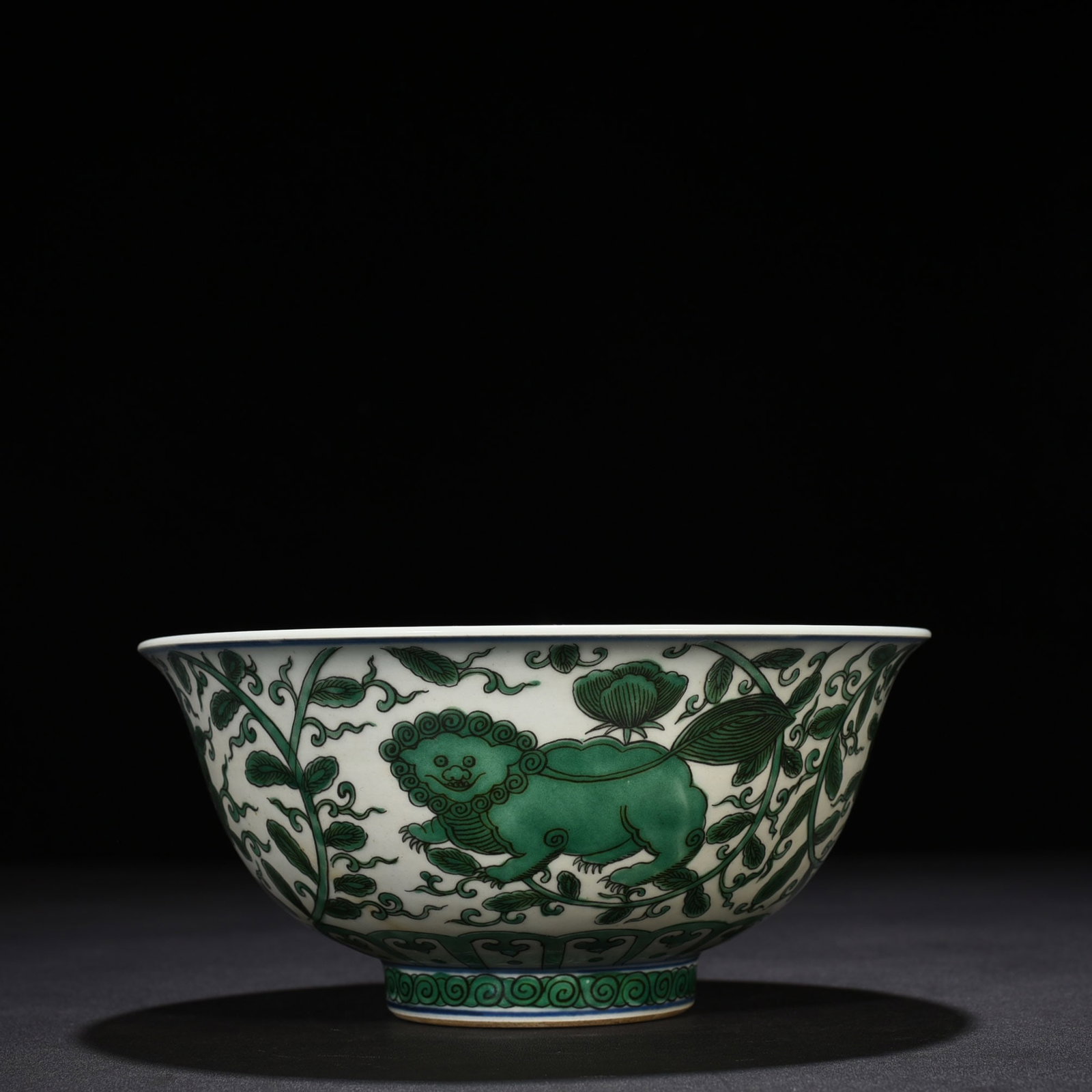 An Exquisite Chinese blue and white green bowl: Size: Height 9 cm - Widthh 19 cm Materials: Porcelain Dynasty: Ming Dynasty Attribution: Wanli Mark Object: bowl