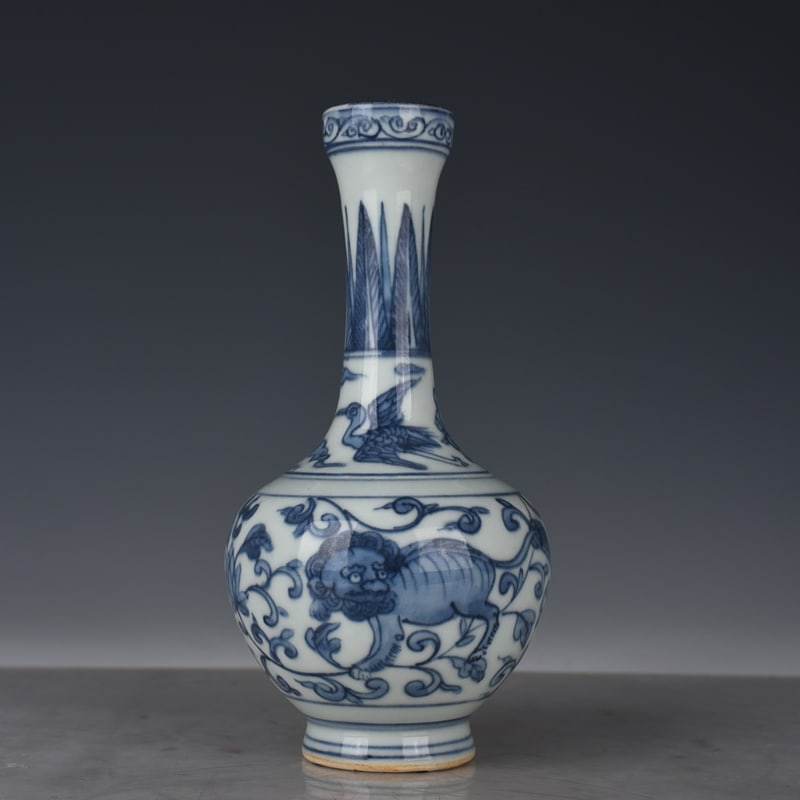An Exquisite Chinese blue and white vase with lion pattern: Size: Height 20 cm - Widthh 10 cm Materials: Porcelain Dynasty: Ming Dynasty Attribution: Wanli Mark Object: vase