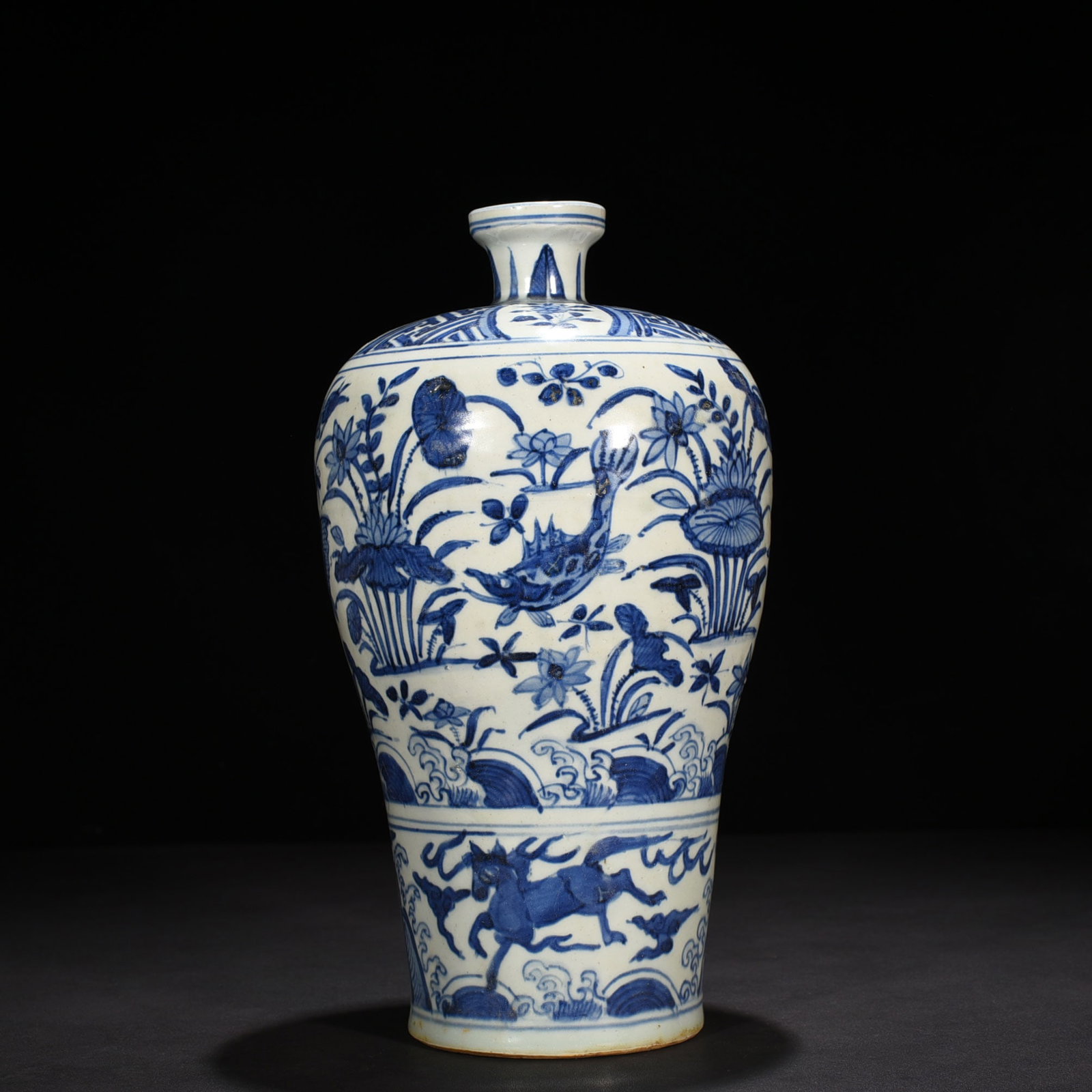 An Exquisite Chinese blue and white plum vase: Size: Height 33 cm - Widthh 19 cm Materials: Porcelain Dynasty: Ming Dynasty Attribution: Wanli Mark Object: vase