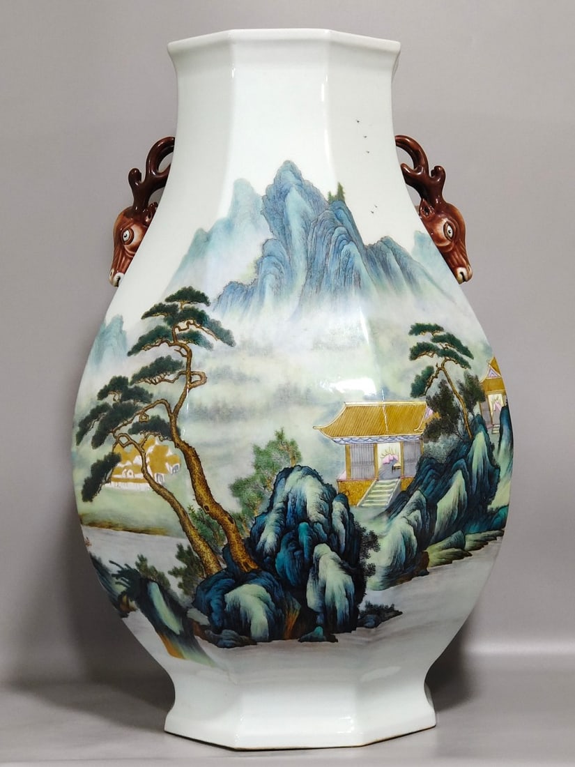 An Exquisite Chinese Bafang landscape deer head statue: Size: Height 50 cm - Width 34 cm Materials: Porcelain Dynasty: Qing dynasty Inscription: Qianlong Mark Object: vase