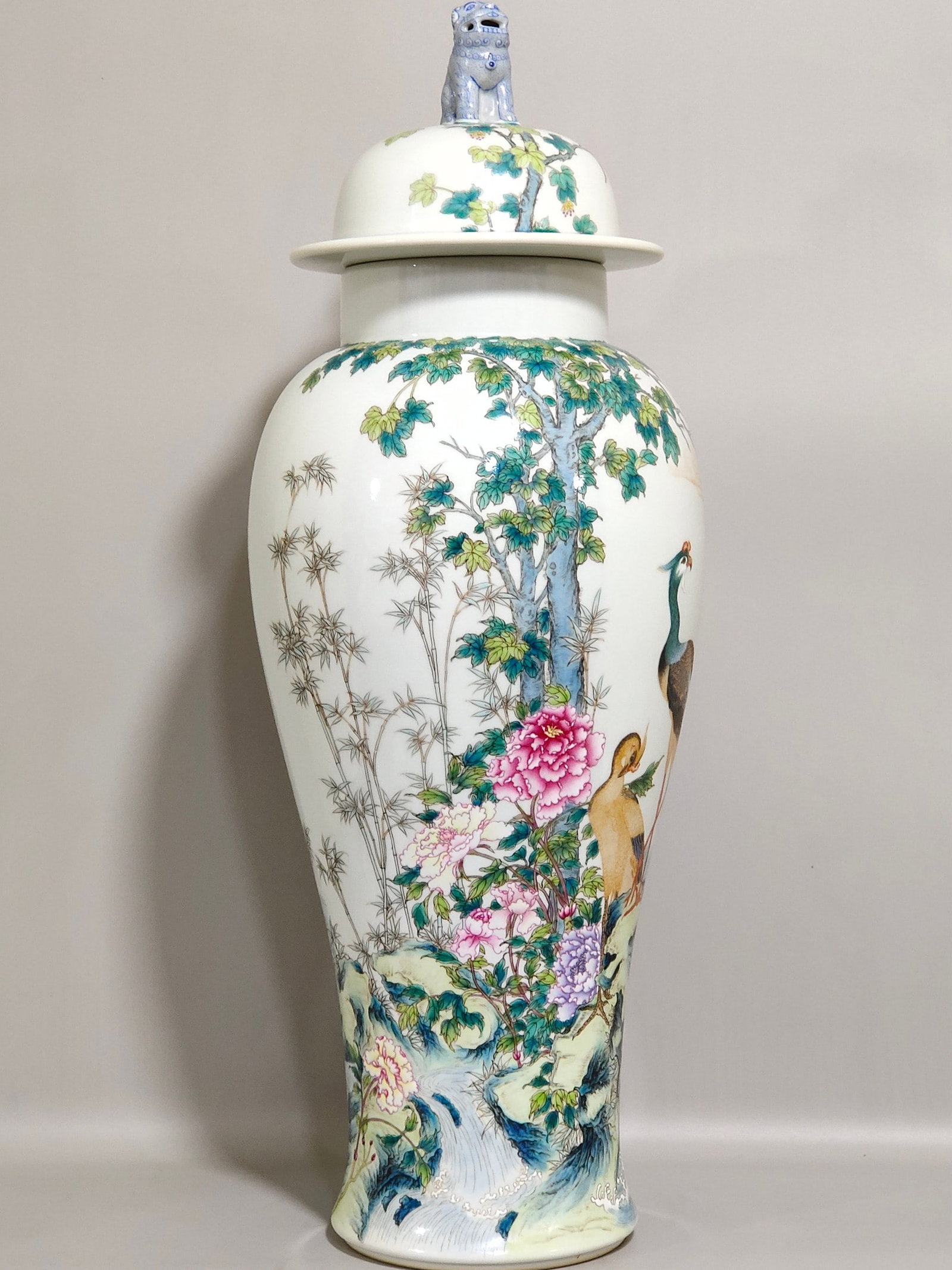 An Exquisite Chinese phoenix peony covered jar: Size: Height 53 cm - Width 18 cm Materials: Porcelain Dynasty: Qing dynasty Inscription: Qianlong Mark Object: jar