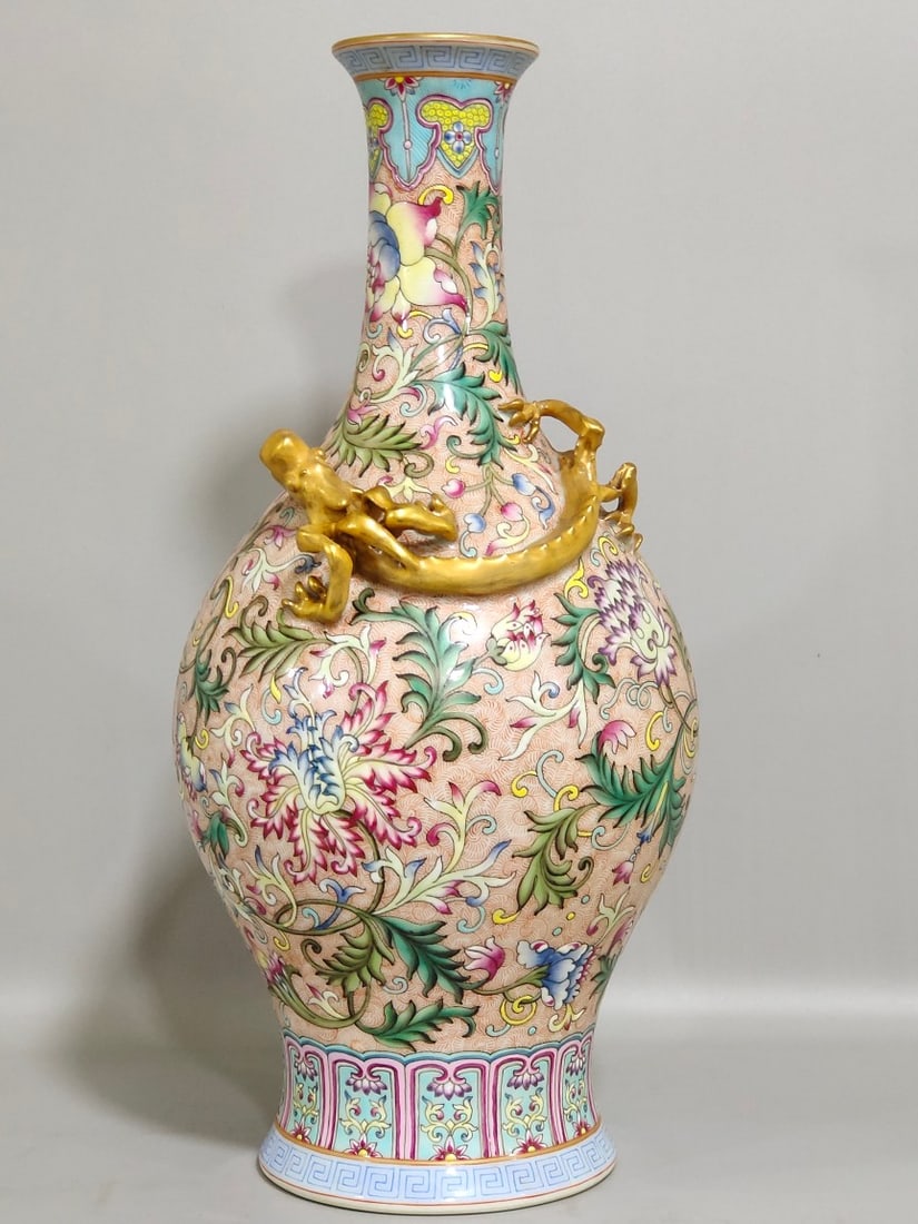 An Exquisite Chinese a flower-shaped dragon vase: Size: Height 34 cm - Width 16 cm Materials: Porcelain Dynasty: Qing dynasty Inscription: Qianlong Mark Object: vase