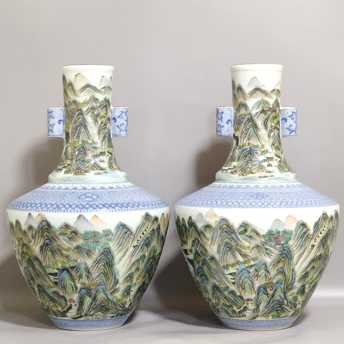 An Exquisite Chinese MountainsAnd Rivers Amphora: Size: Height 30.5 cm - Width 18 cm Materials: Porcelain Dynasty: Qing dynasty Inscription: Qianlong Mark Object: amphora