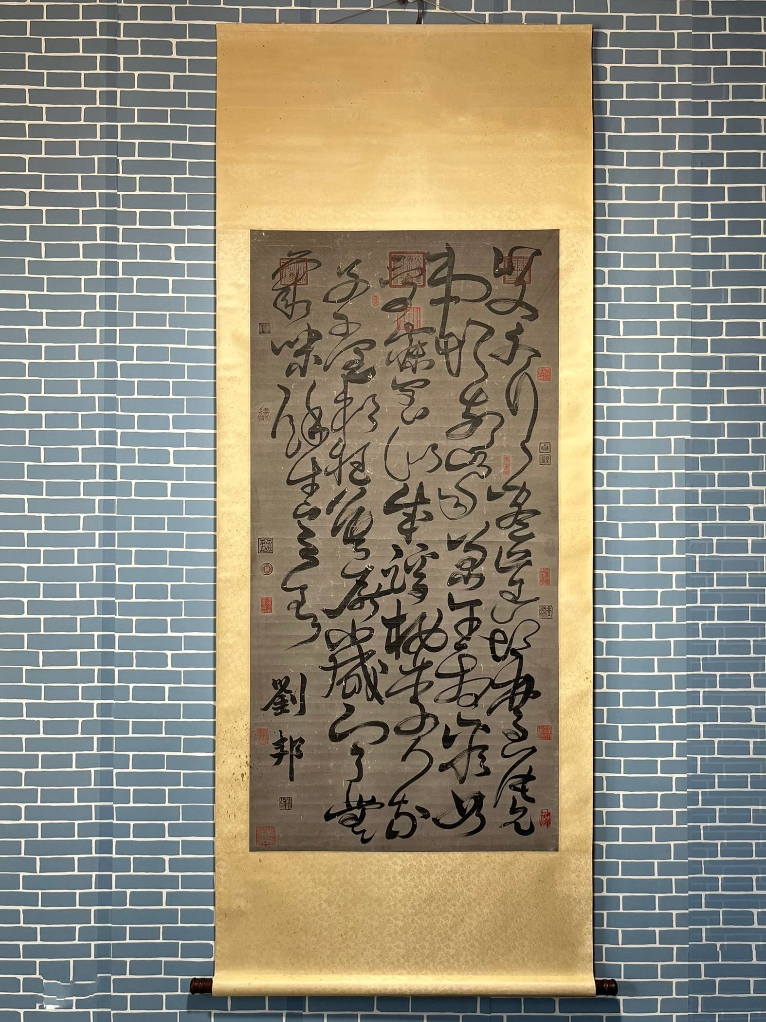 Chinese scroll painting Liu Bang: Size: Height 137 cm - Width 68 cm Materials: Silk and Paper Dynasty: Han Dynasty Inscription: Liu Bang Object: Scroll Liu Bang's exquisite hand drawn four foot calligraphy on paper, with the courtesy 