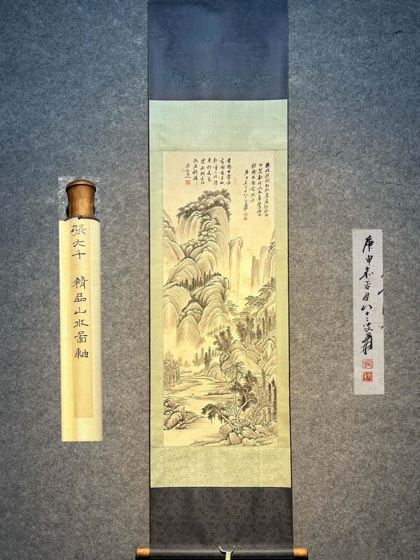 Chinese scroll painting Zhang Daqian: Size: Height 96 cm - Width 40 cm Materials: Silk and Paper Dynasty: Qing Dynasty Inscription: Zhang Daqian Object: Scroll Zhang Daqian's exquisite hand-painted silk landscape painting is uniform and n